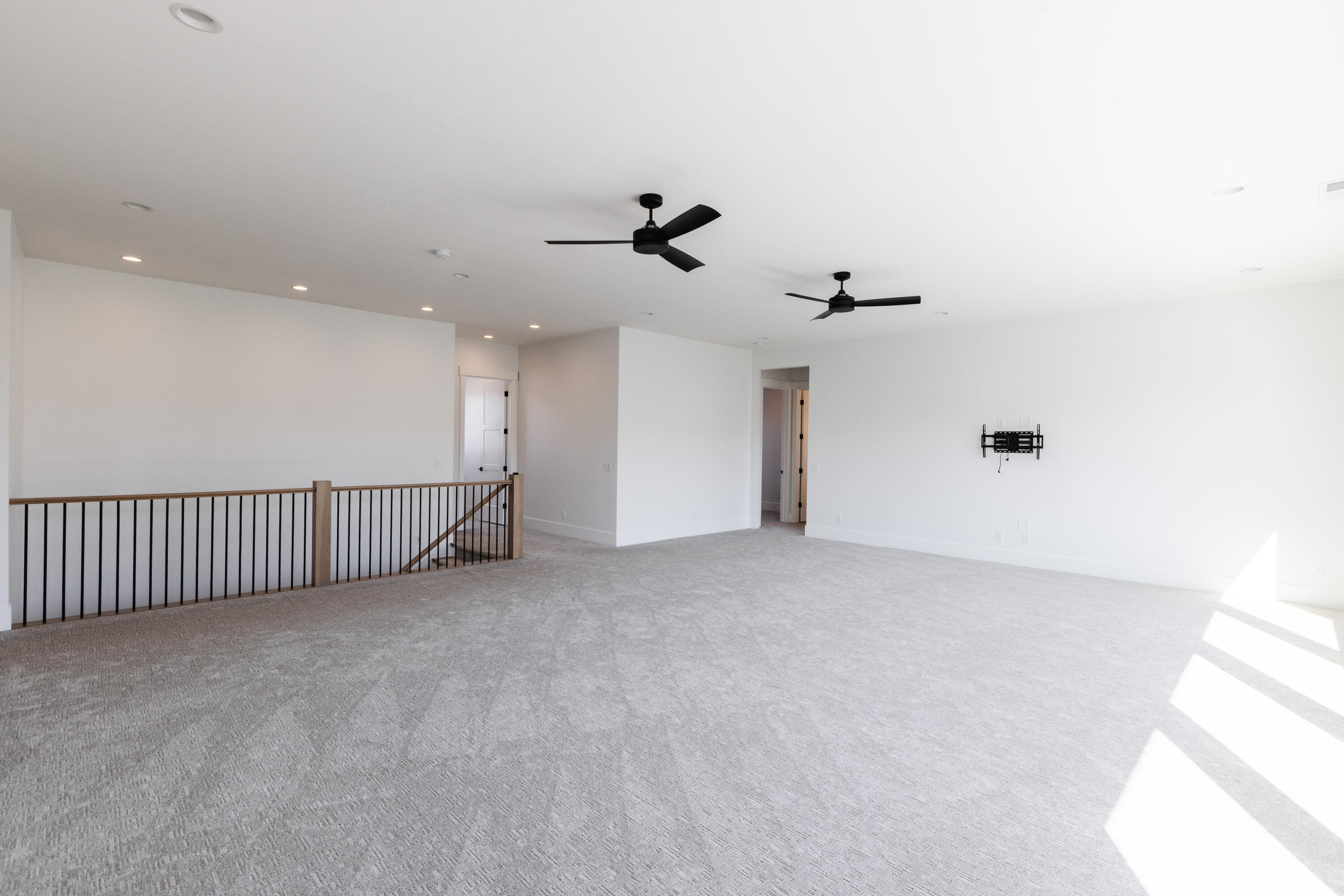 TONAQUINT COVE - Residential
