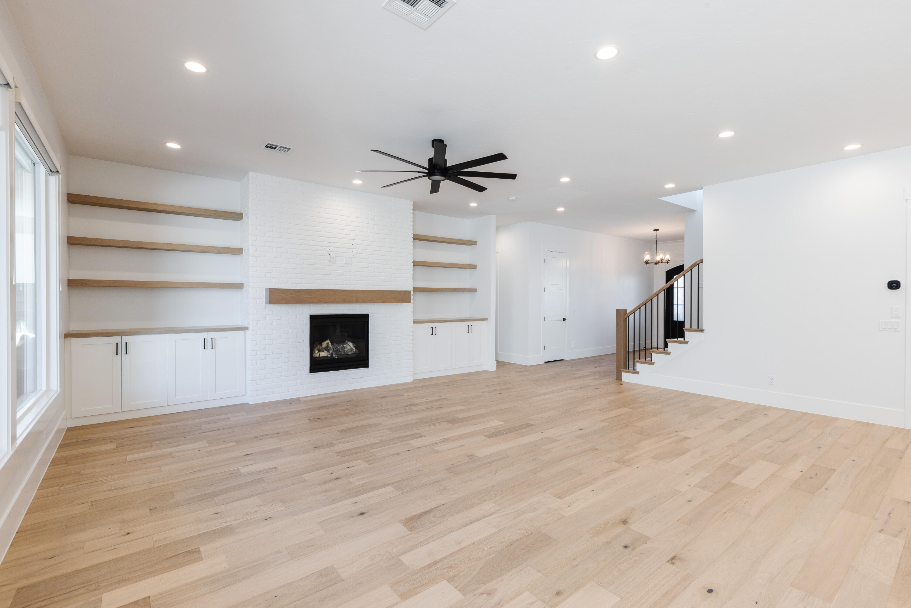 TONAQUINT COVE - Residential