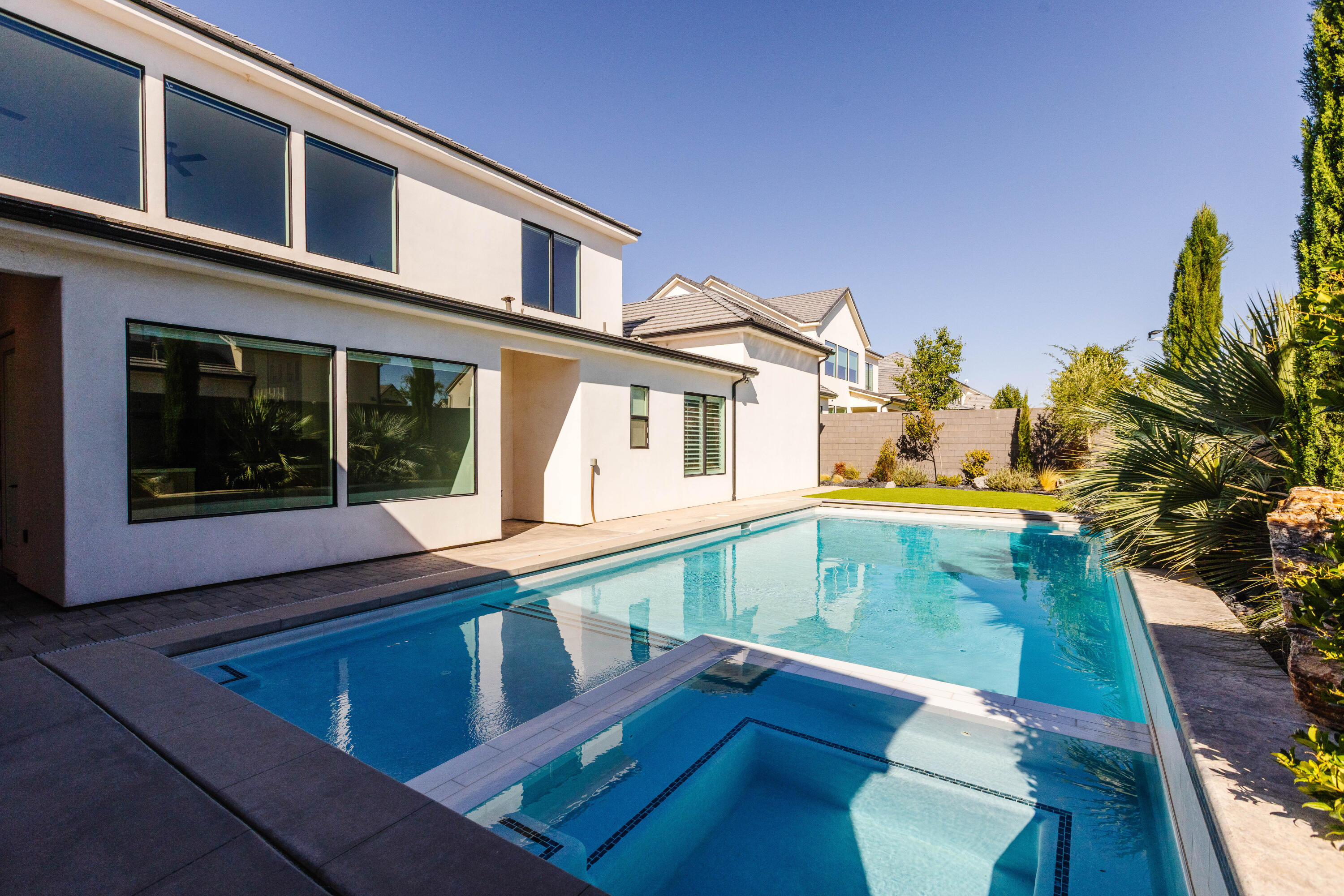 TONAQUINT COVE - Residential