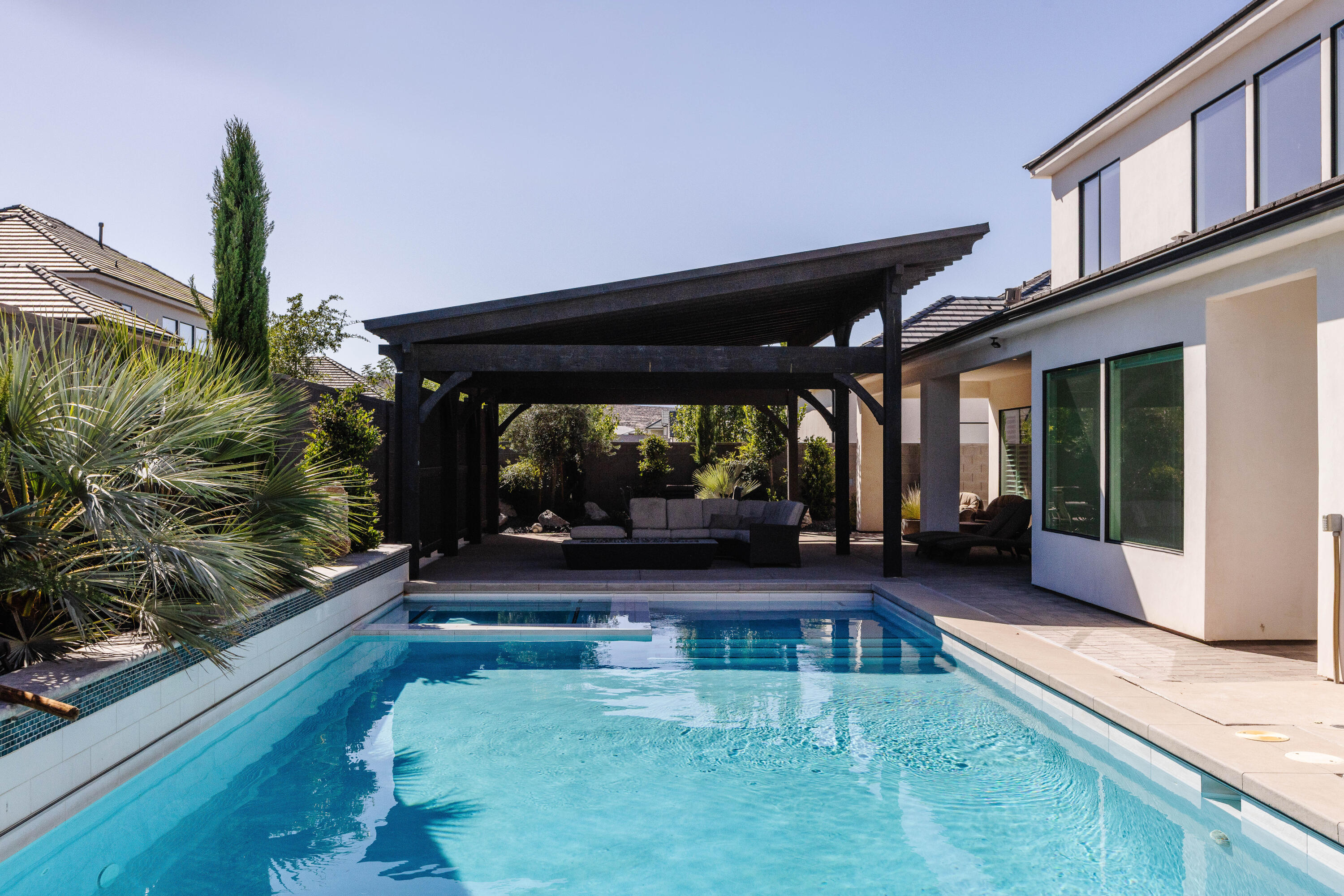 TONAQUINT COVE - Residential