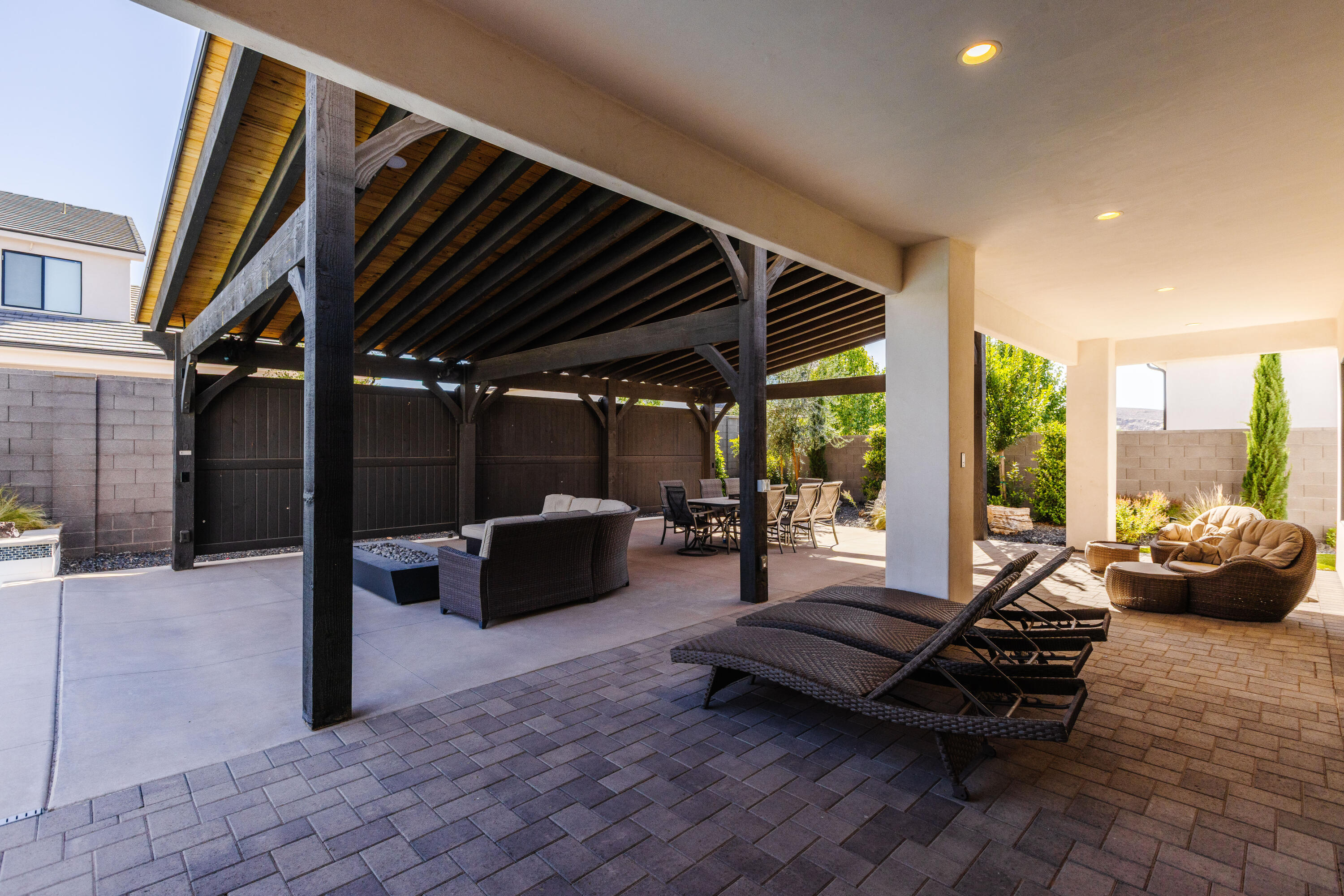 TONAQUINT COVE - Residential