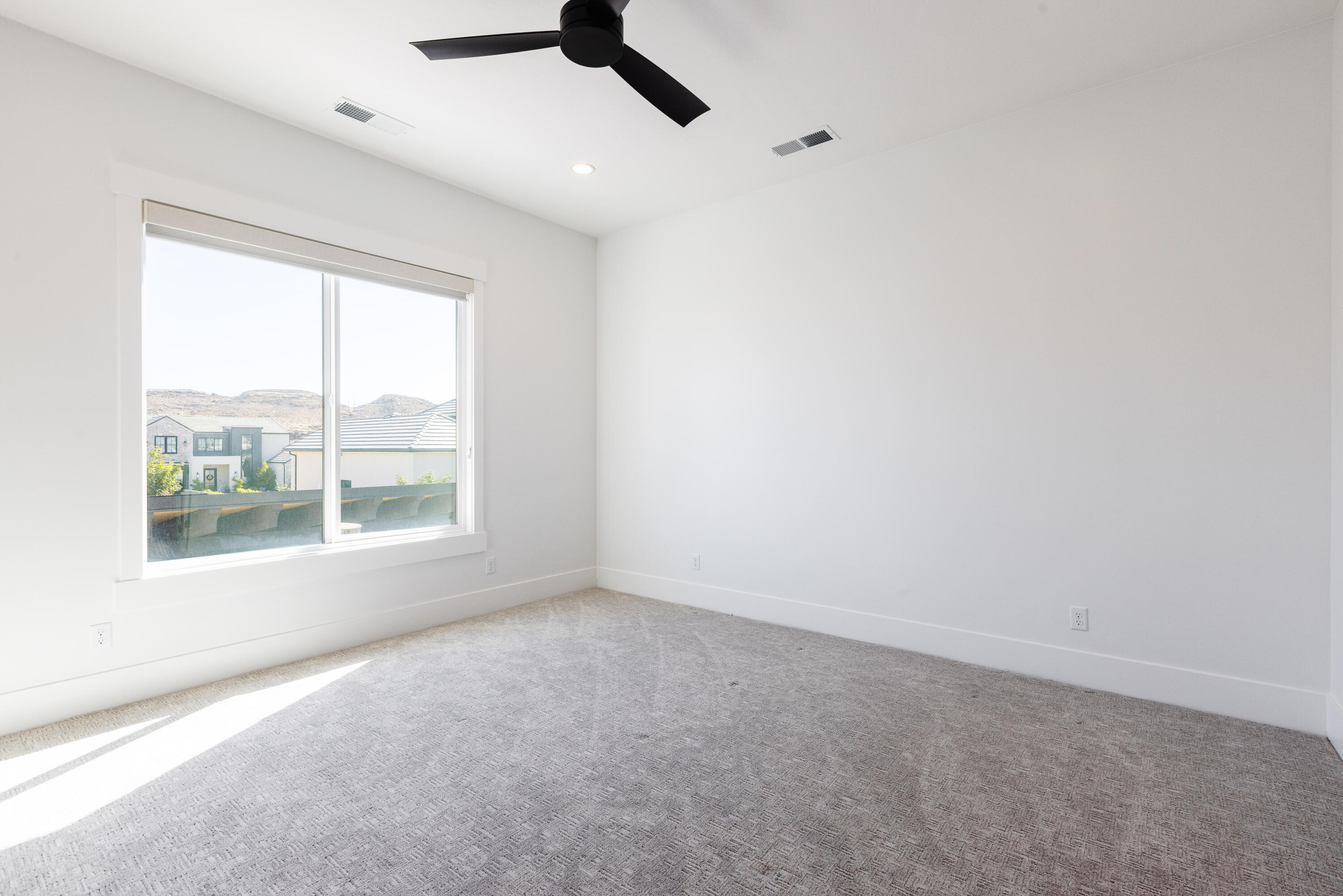 TONAQUINT COVE - Residential