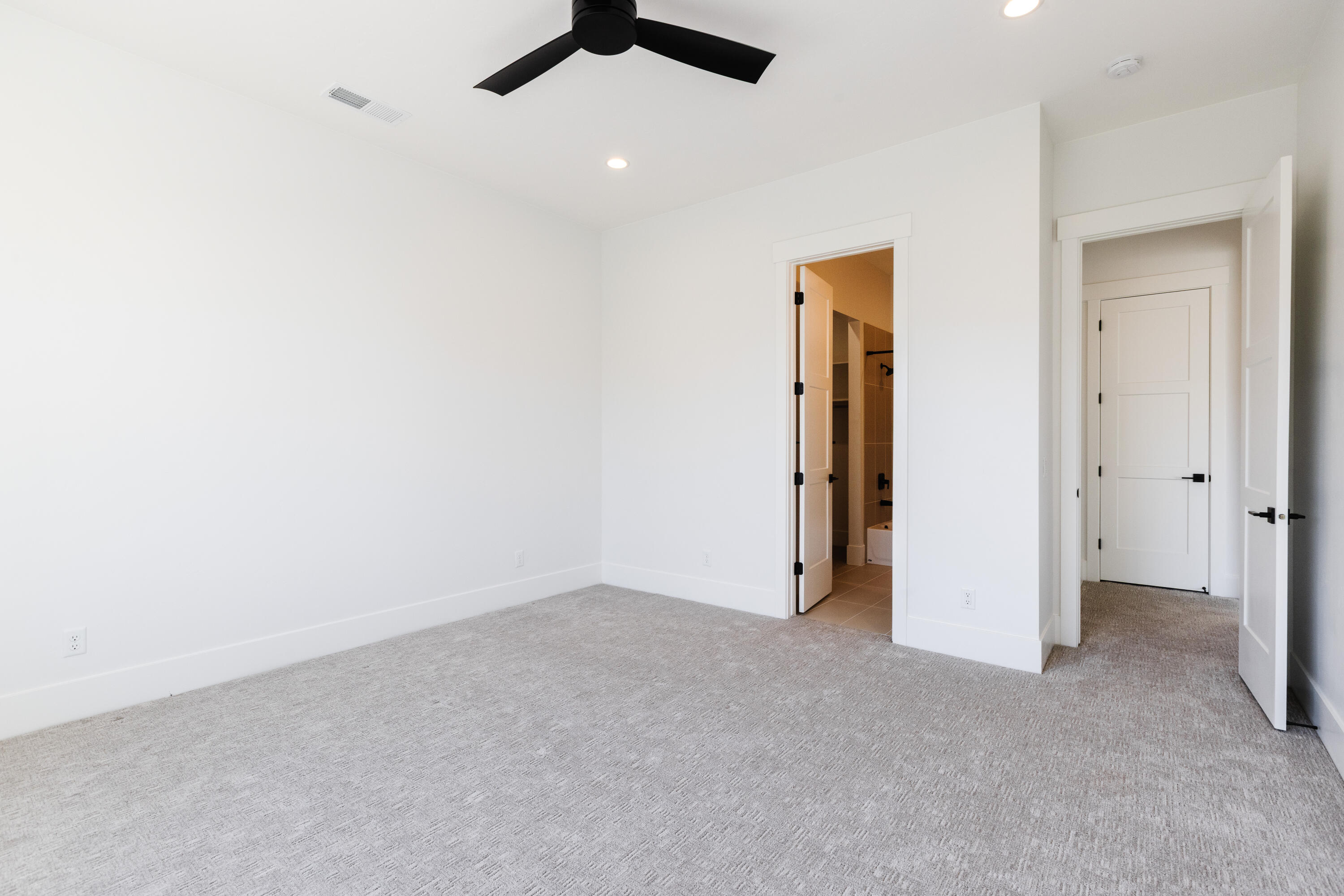 TONAQUINT COVE - Residential