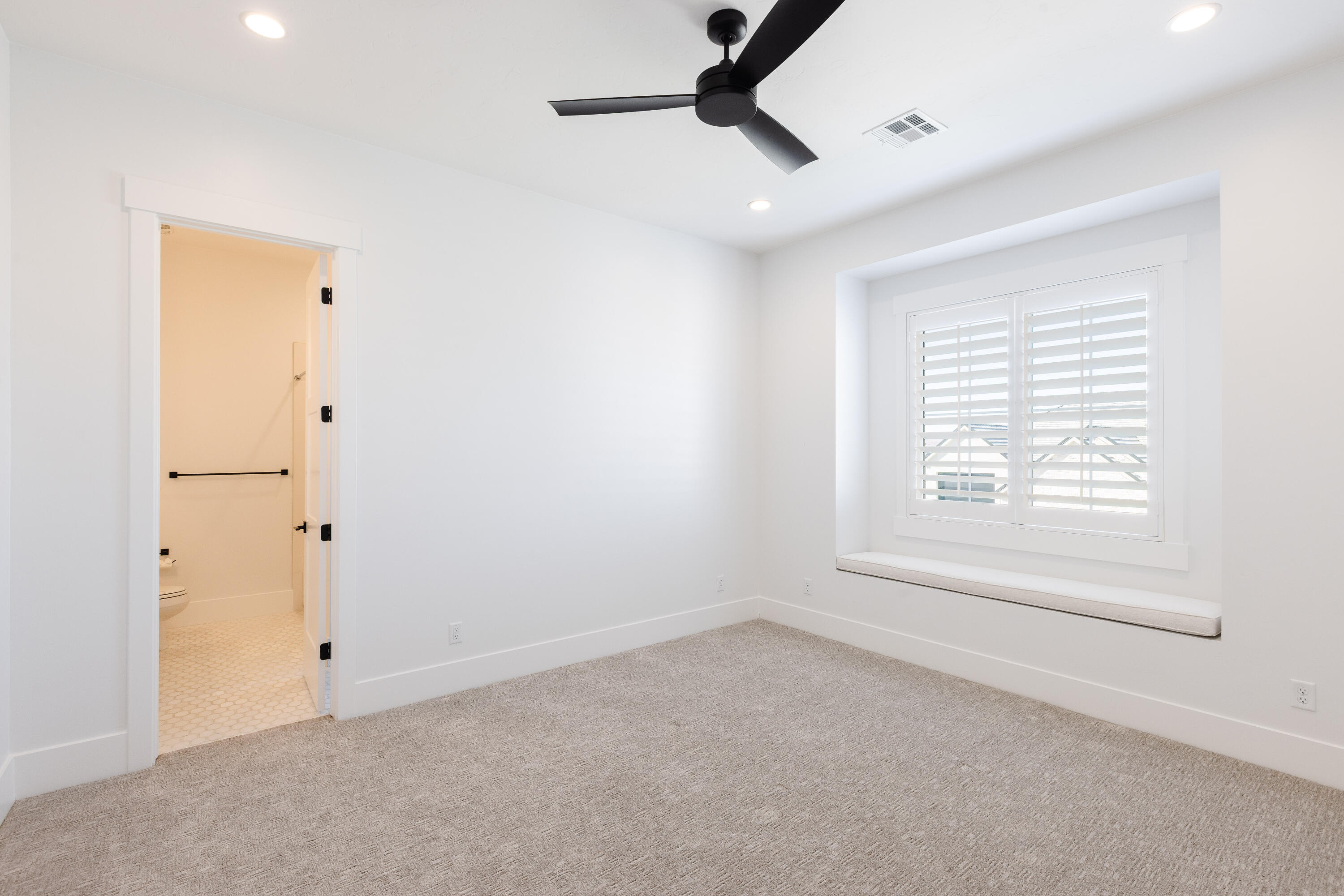 TONAQUINT COVE - Residential