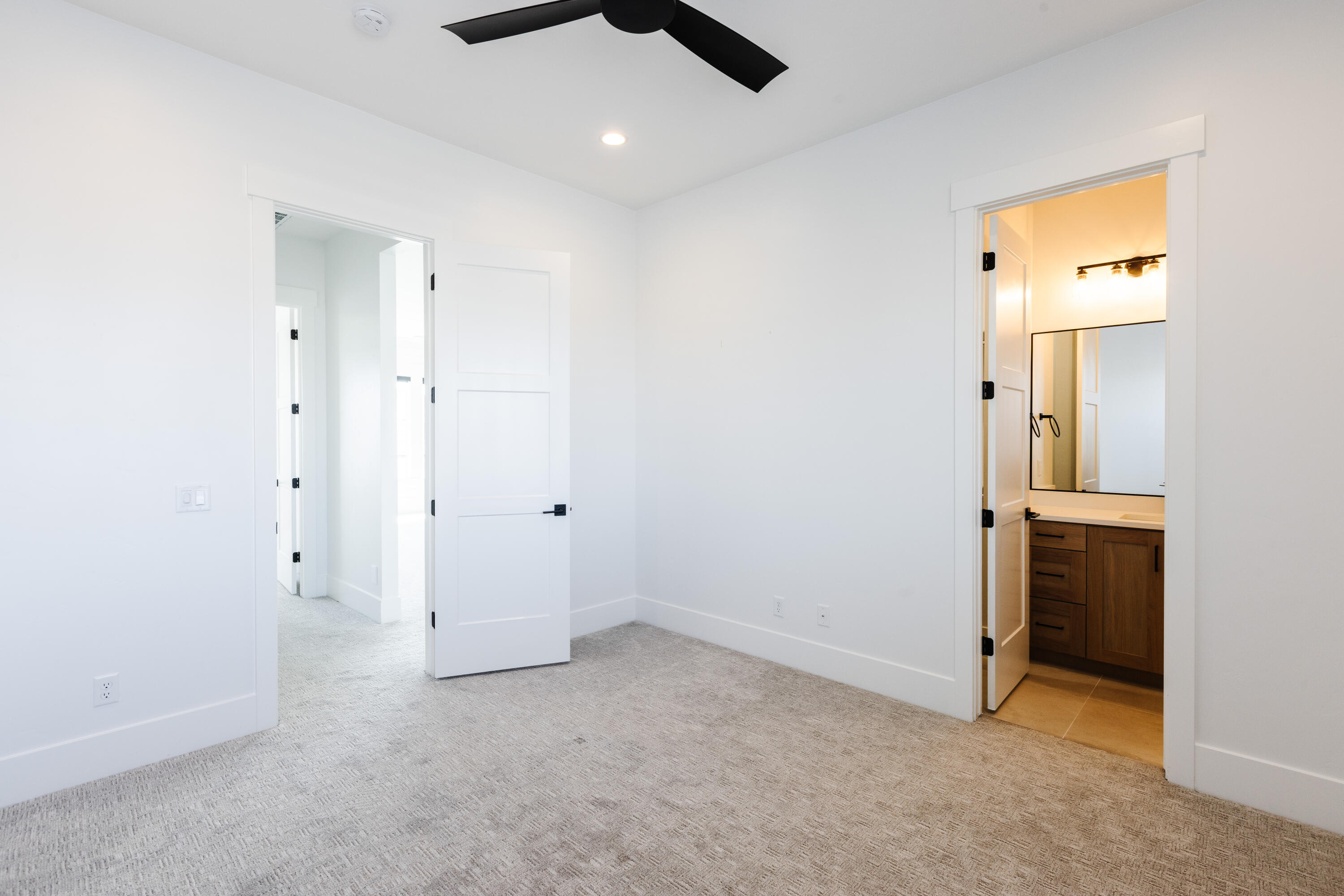 TONAQUINT COVE - Residential