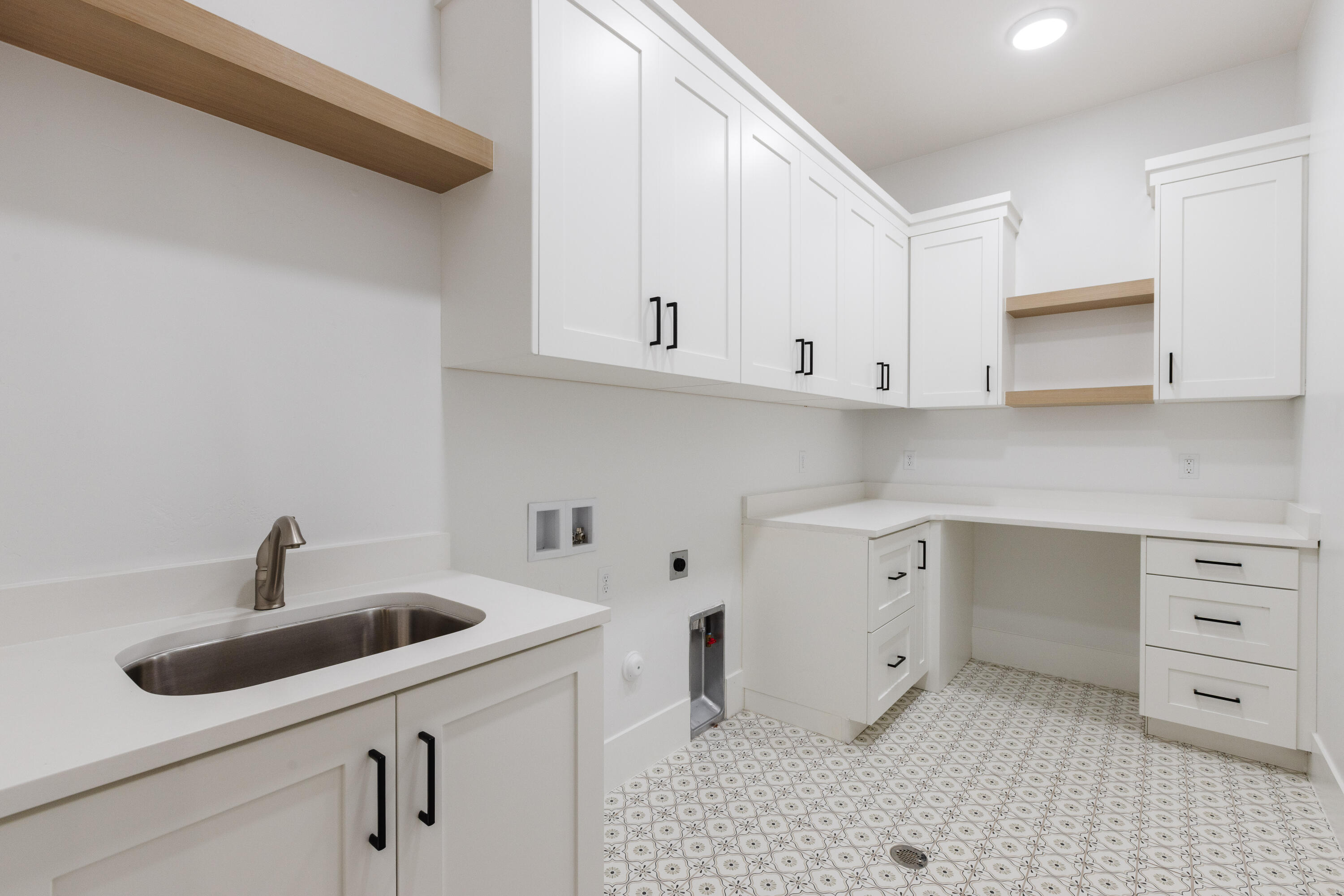 TONAQUINT COVE - Residential