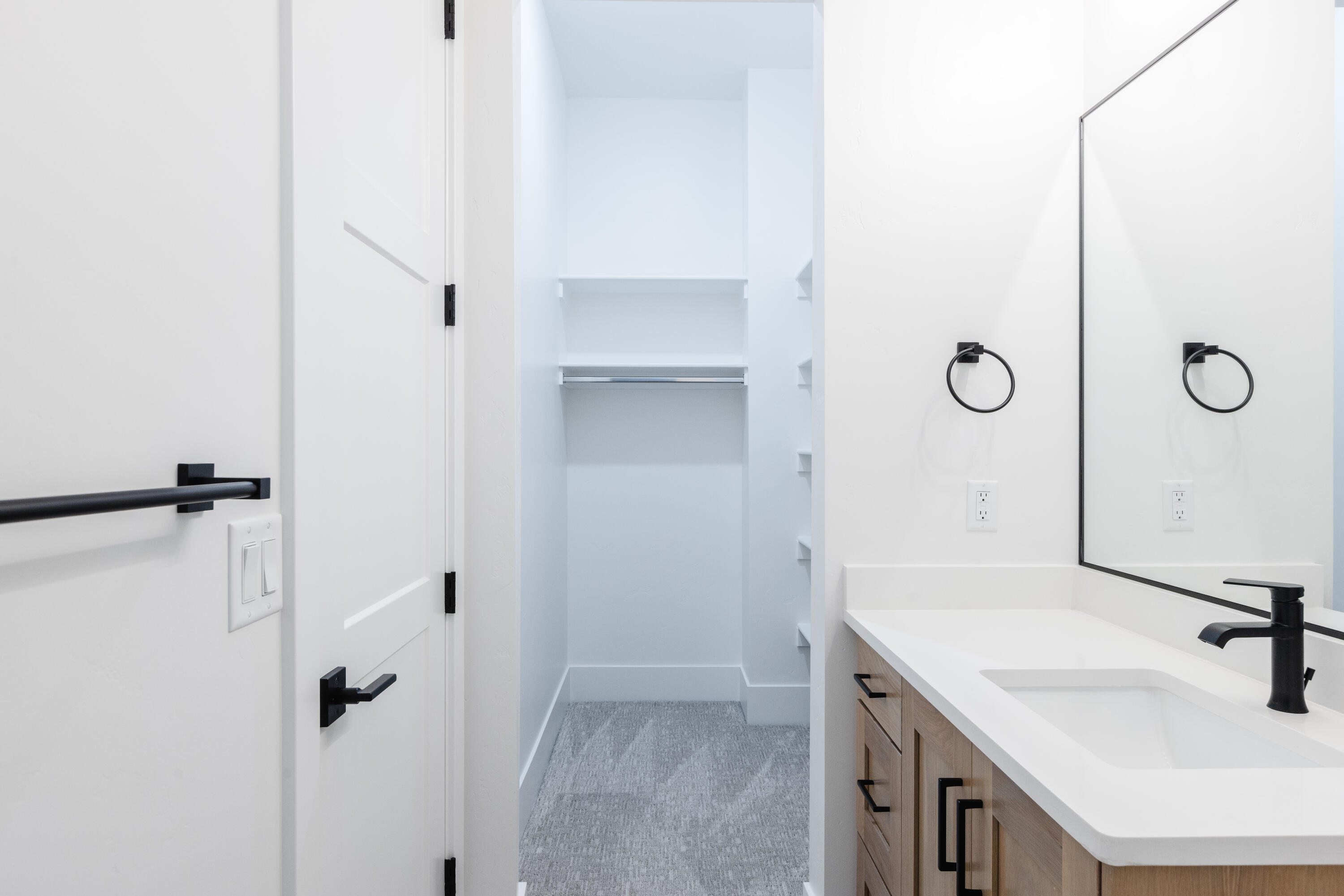TONAQUINT COVE - Residential