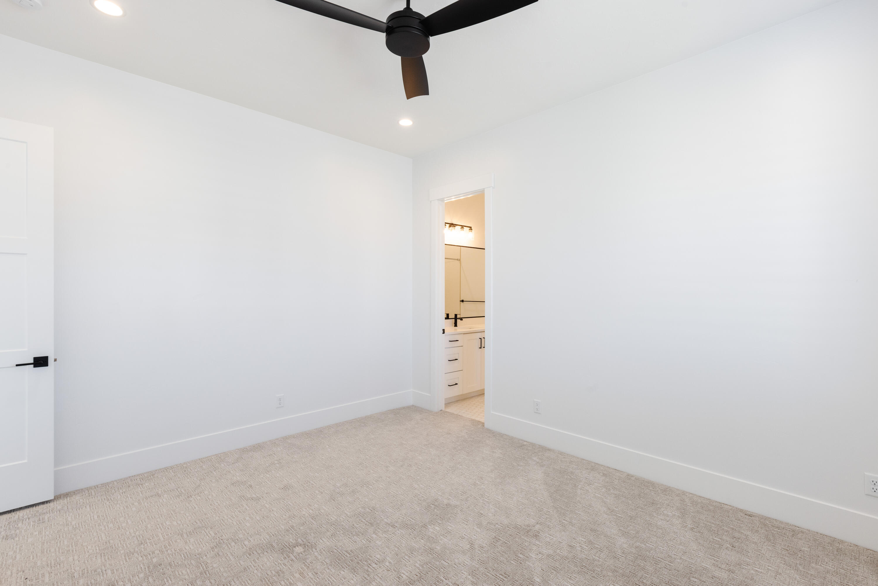 TONAQUINT COVE - Residential