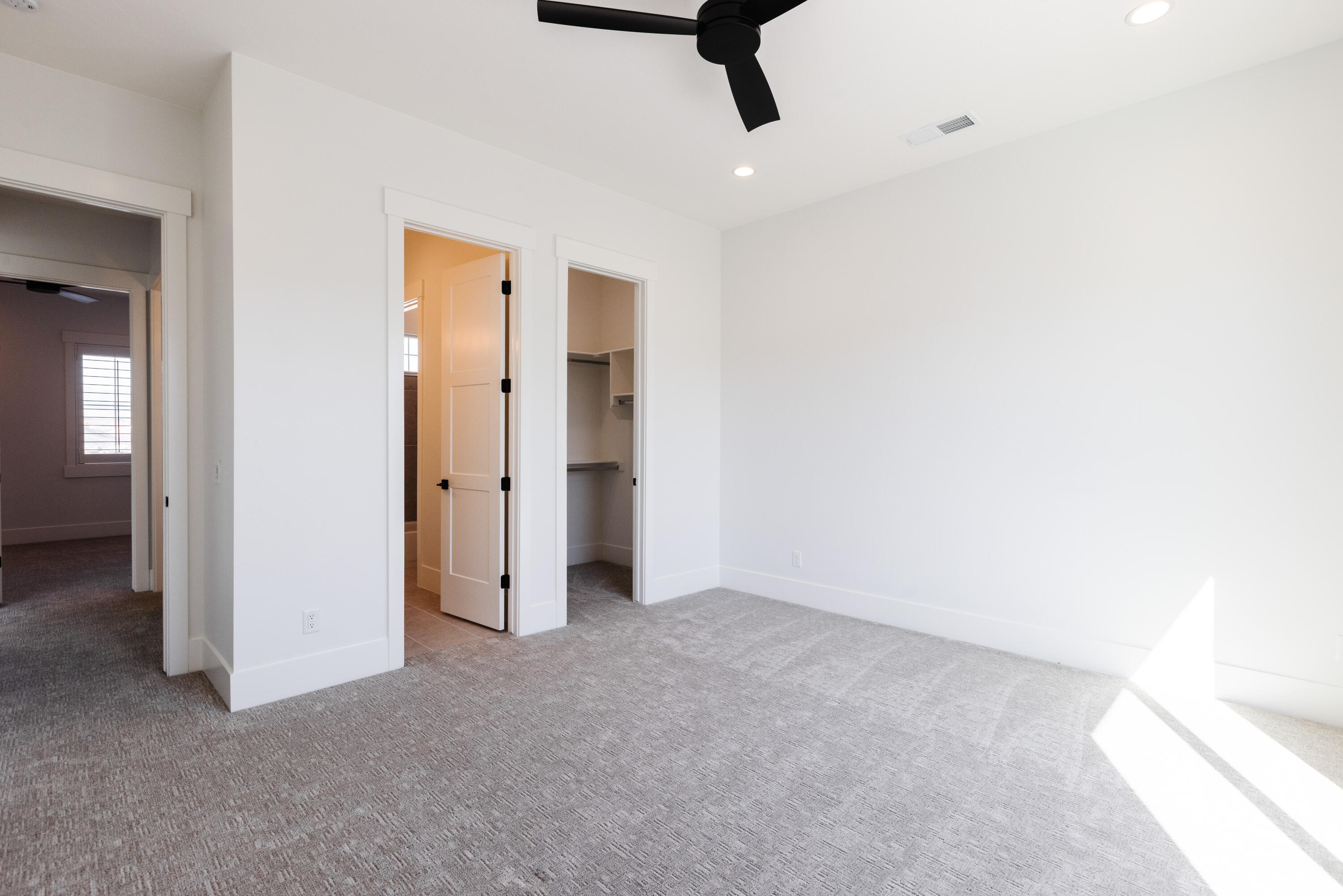 TONAQUINT COVE - Residential