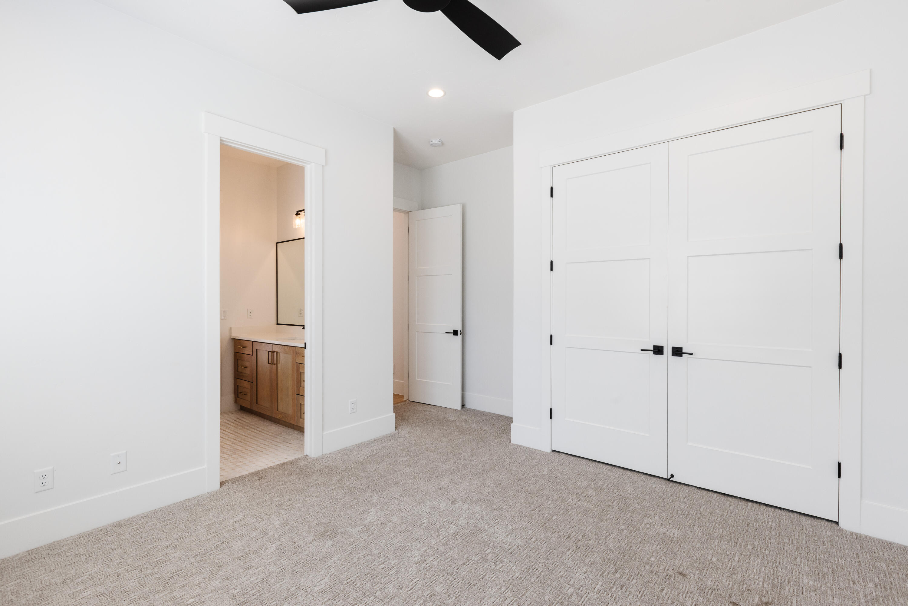 TONAQUINT COVE - Residential