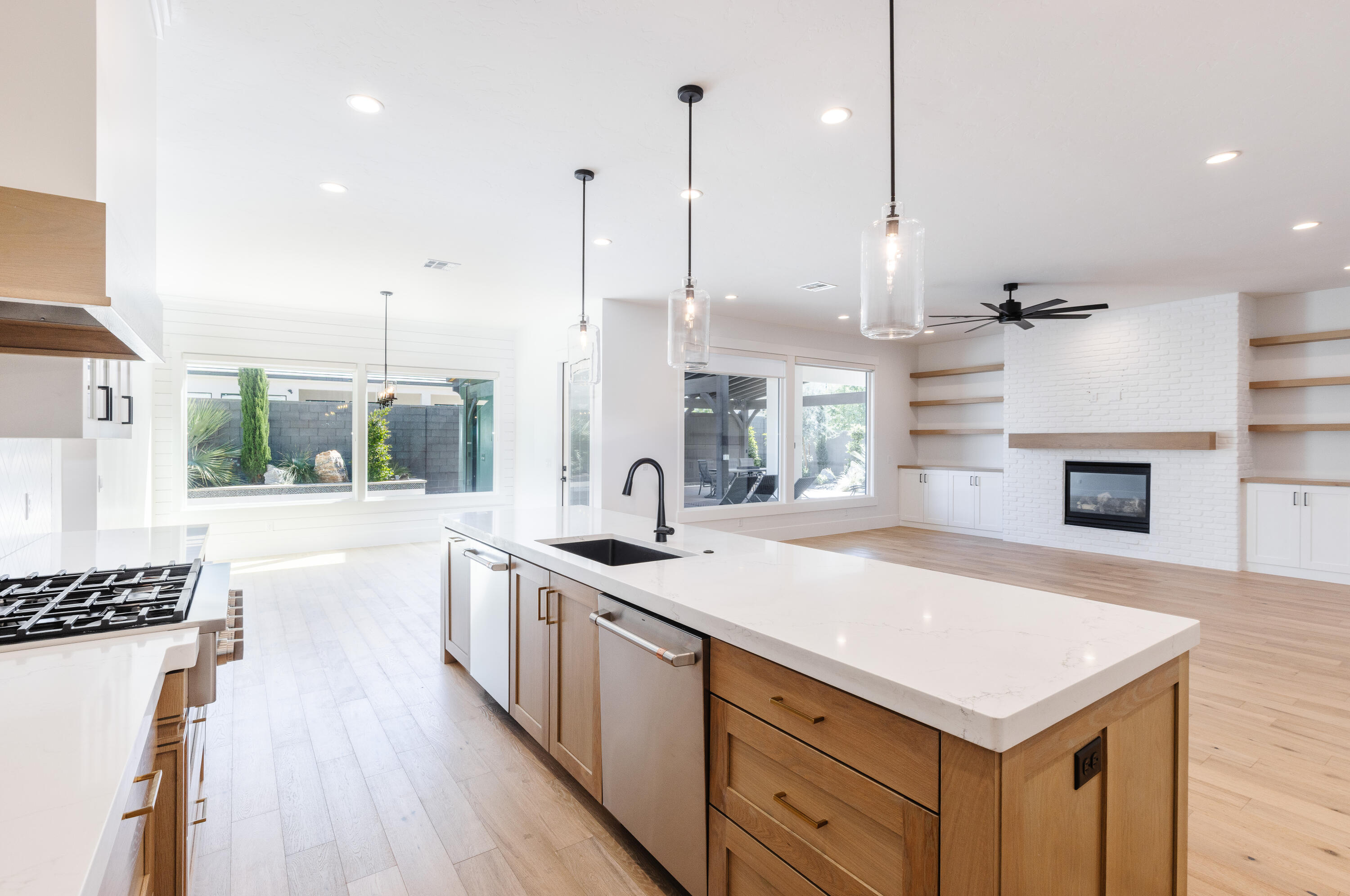 TONAQUINT COVE - Residential