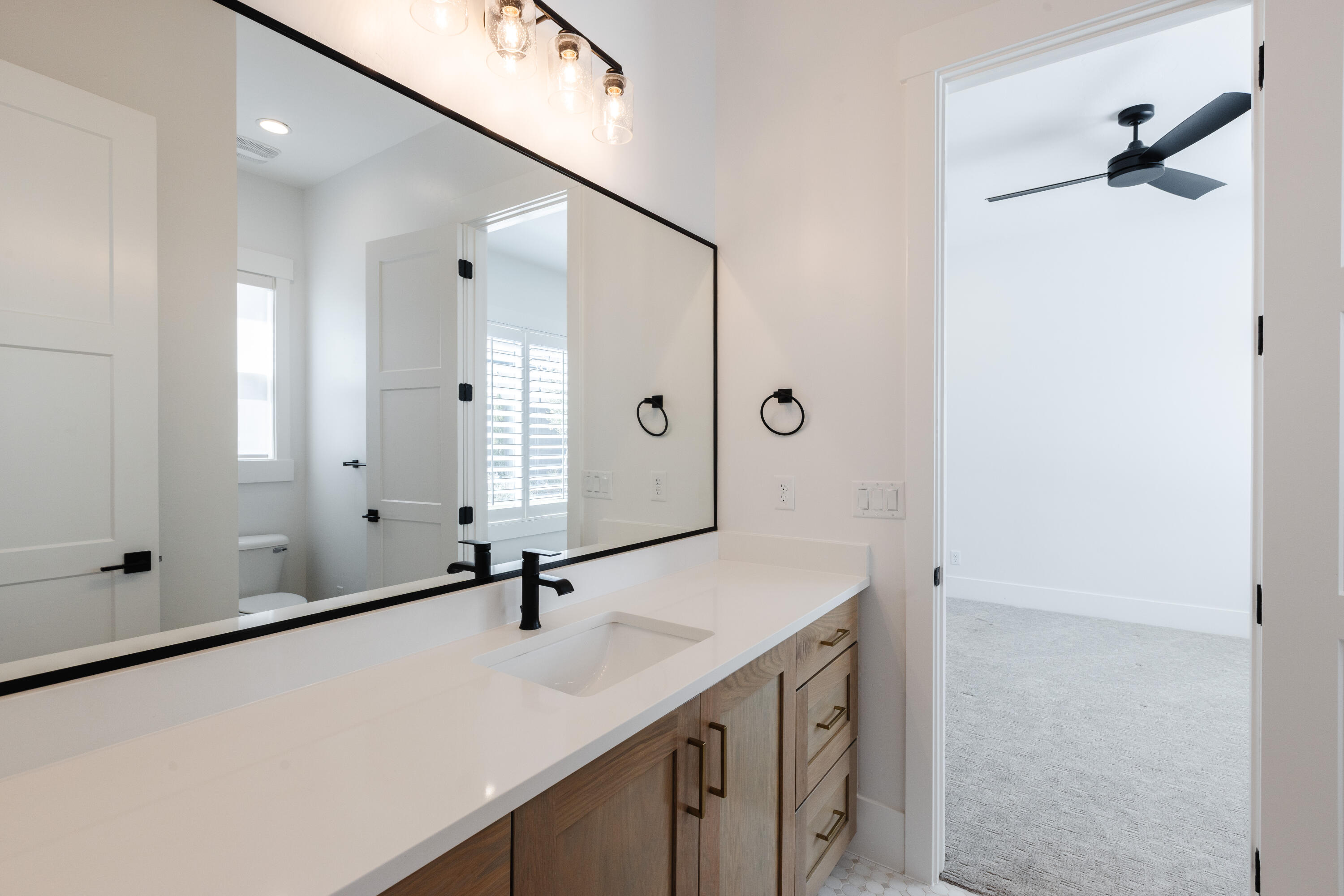 TONAQUINT COVE - Residential