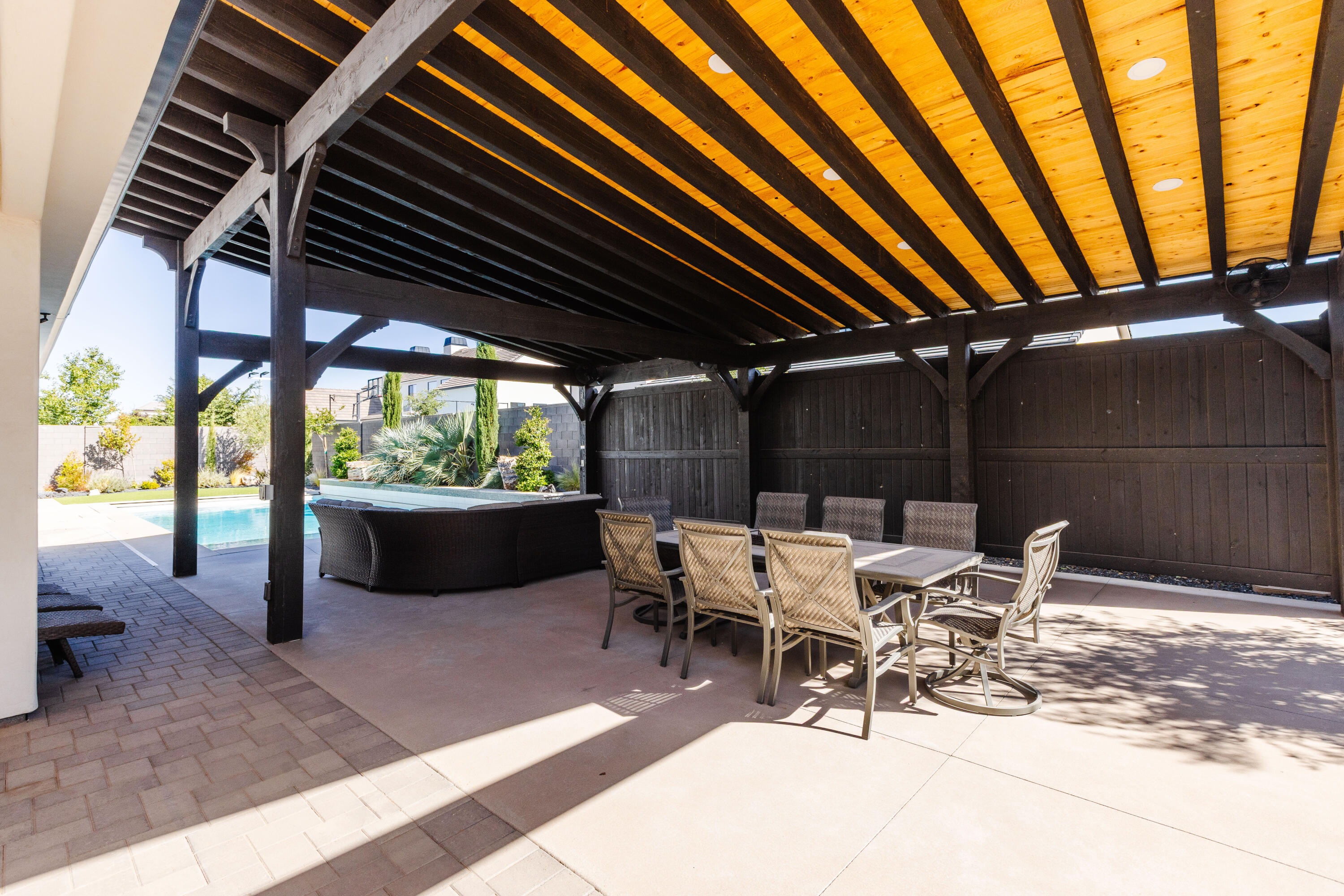 TONAQUINT COVE - Residential