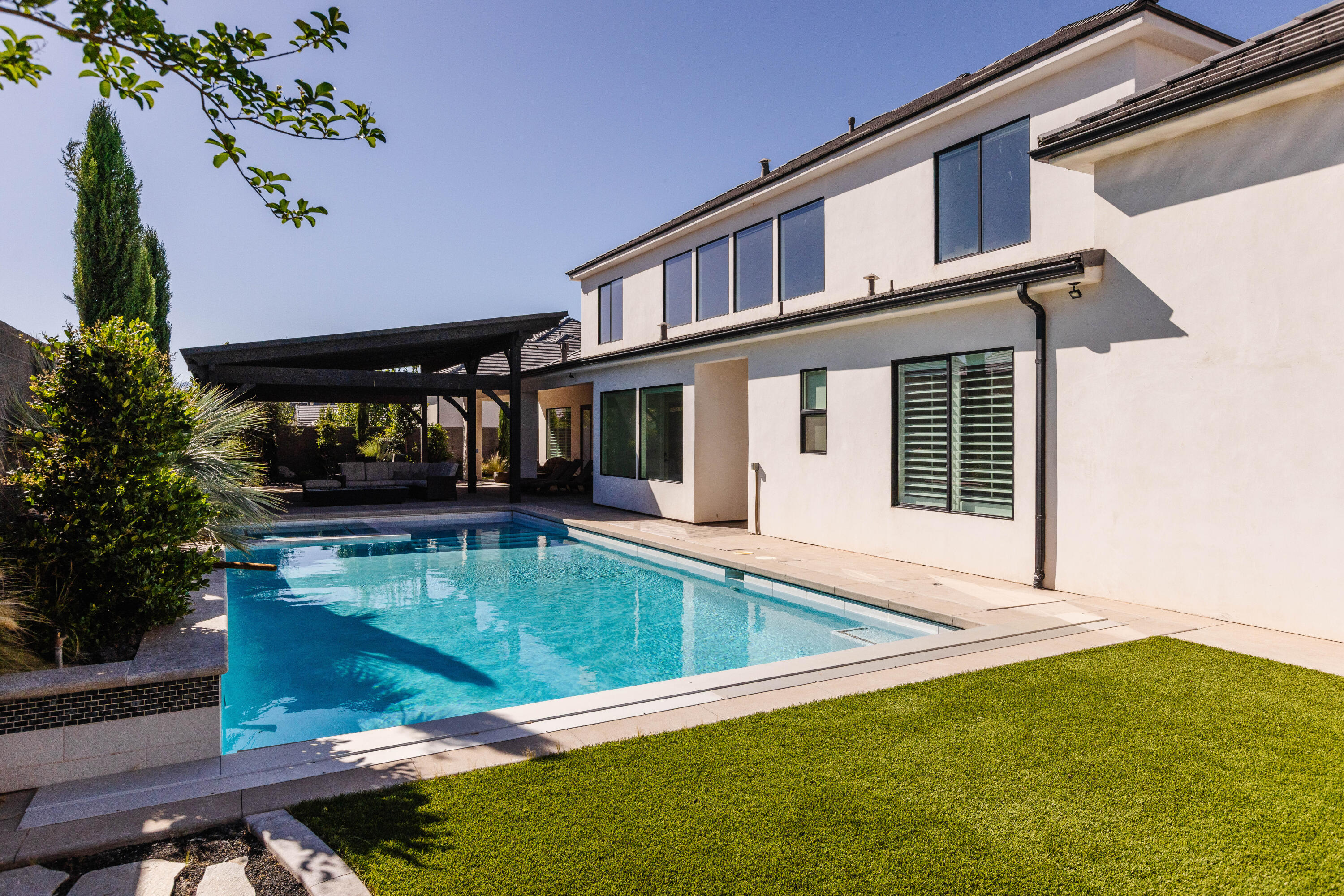TONAQUINT COVE - Residential