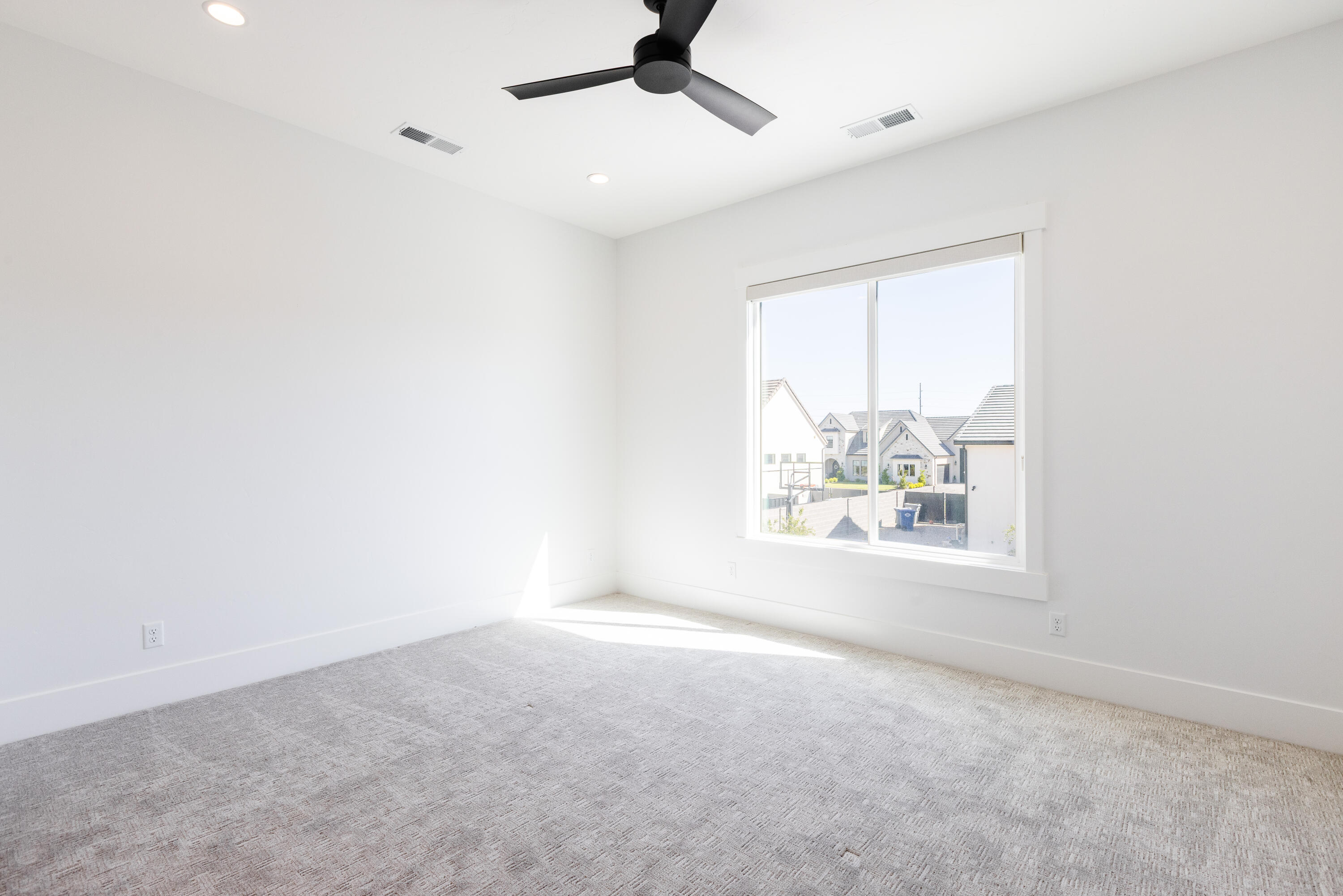 TONAQUINT COVE - Residential