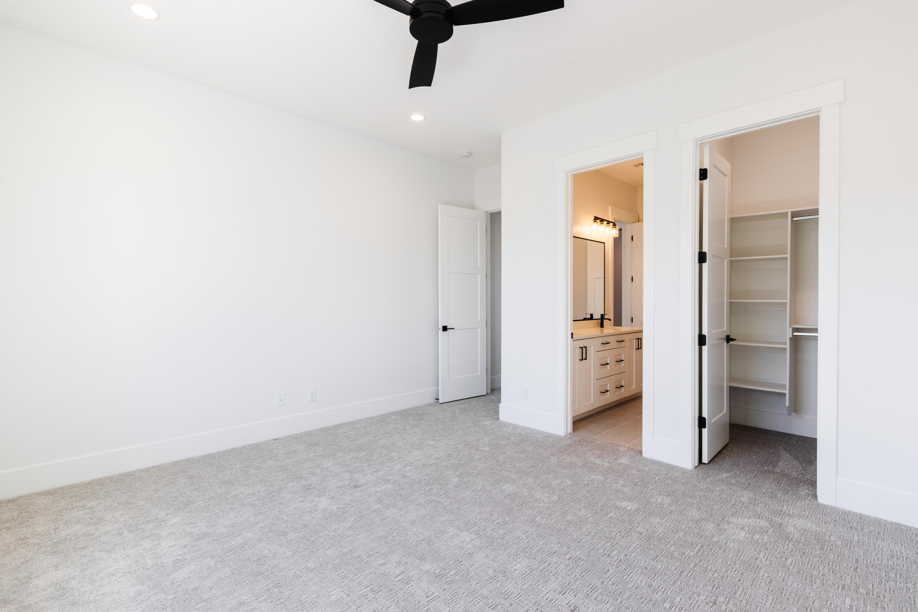 TONAQUINT COVE - Residential