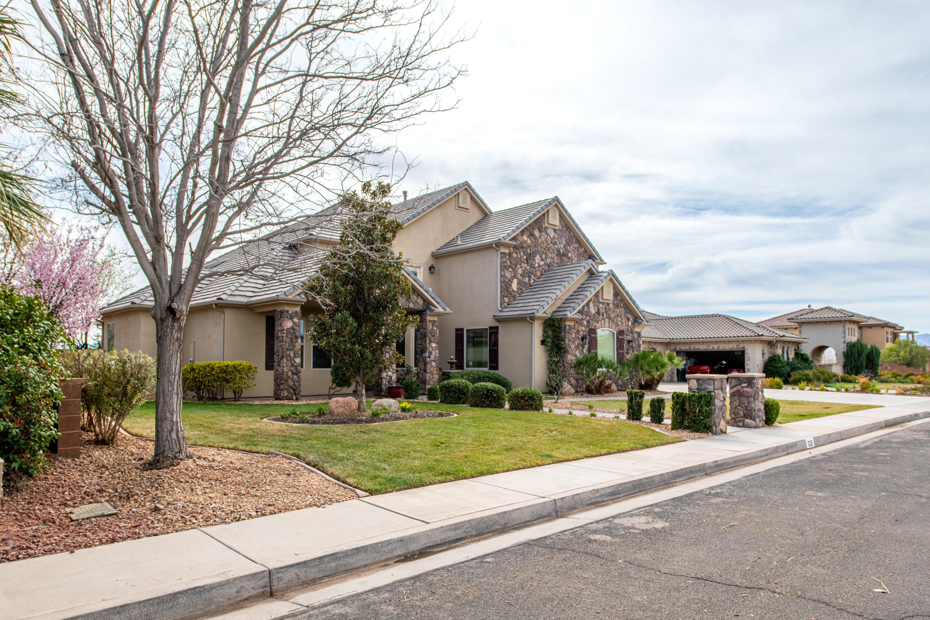 RIVER WILLOW - Residential