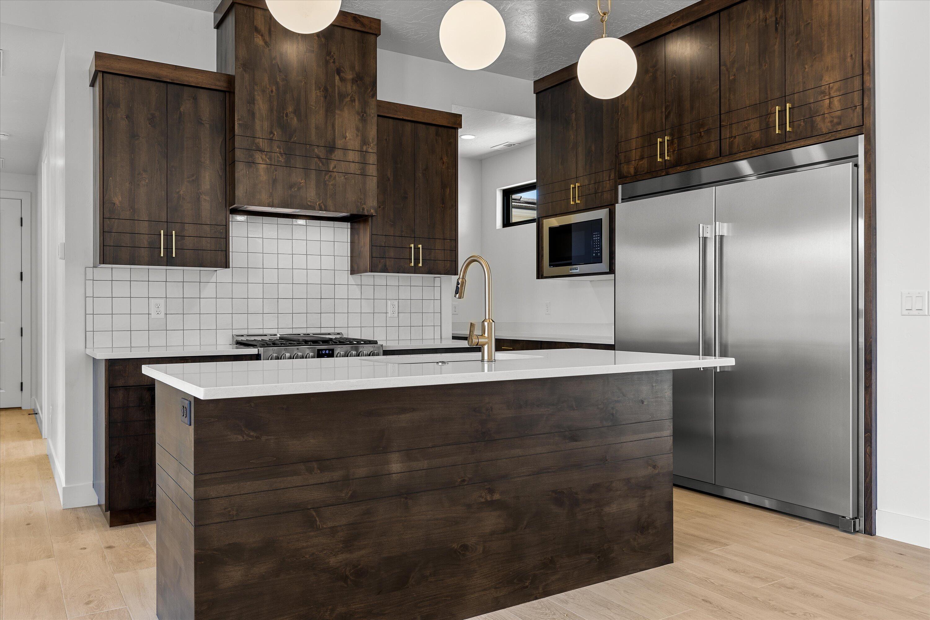 FALCON RIDGE - Residential