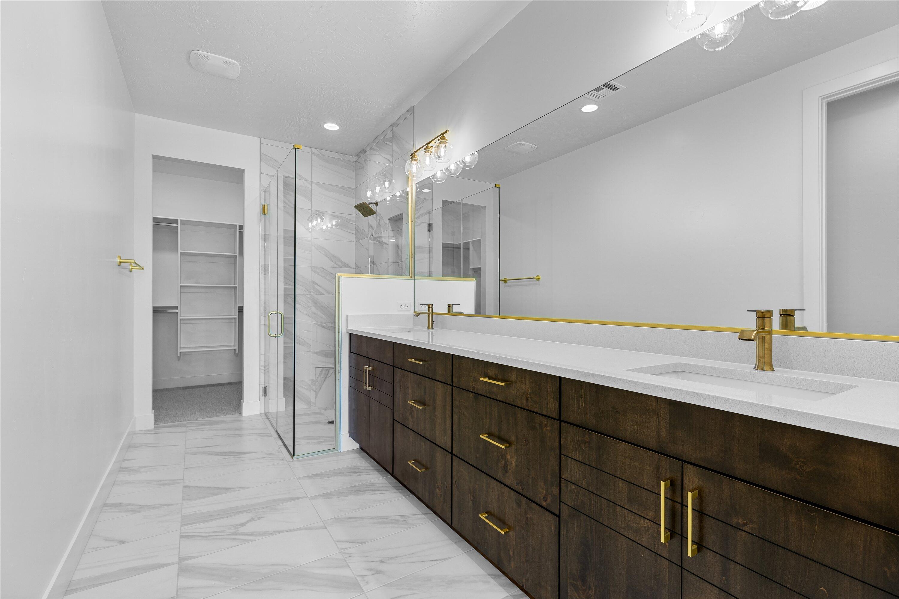 FALCON RIDGE - Residential