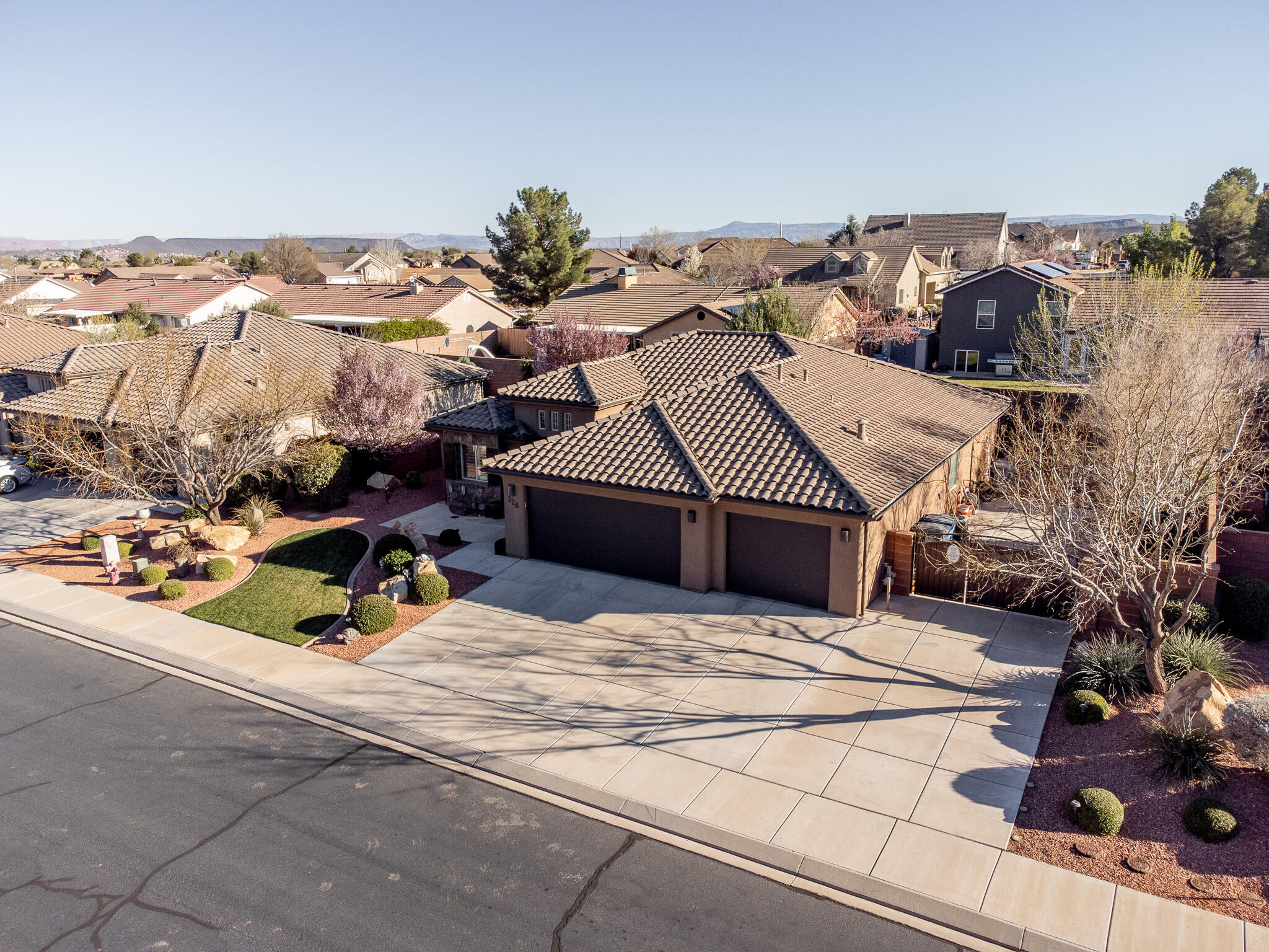 DESERT ROSE - Residential
