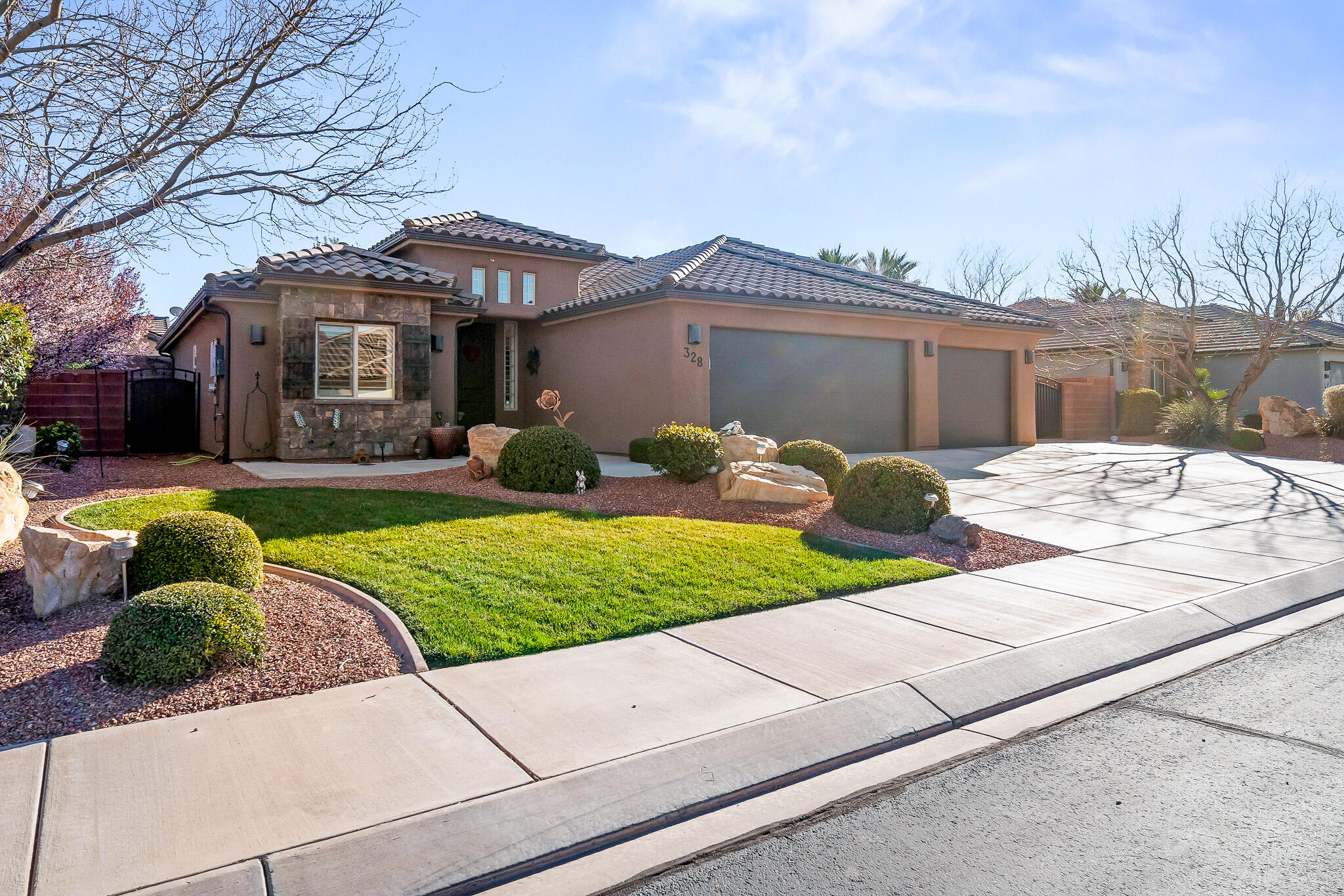 DESERT ROSE - Residential