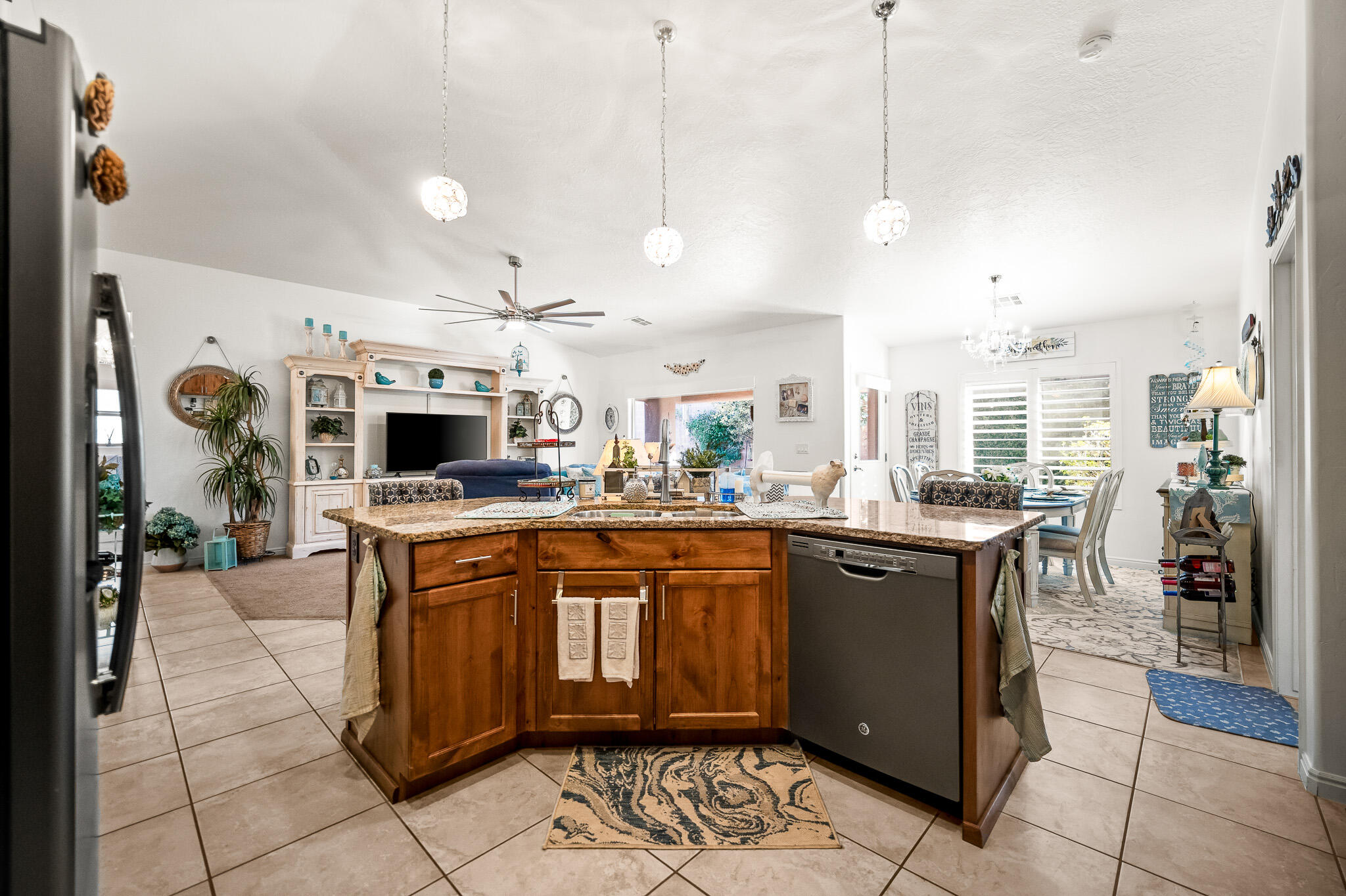 DESERT ROSE - Residential