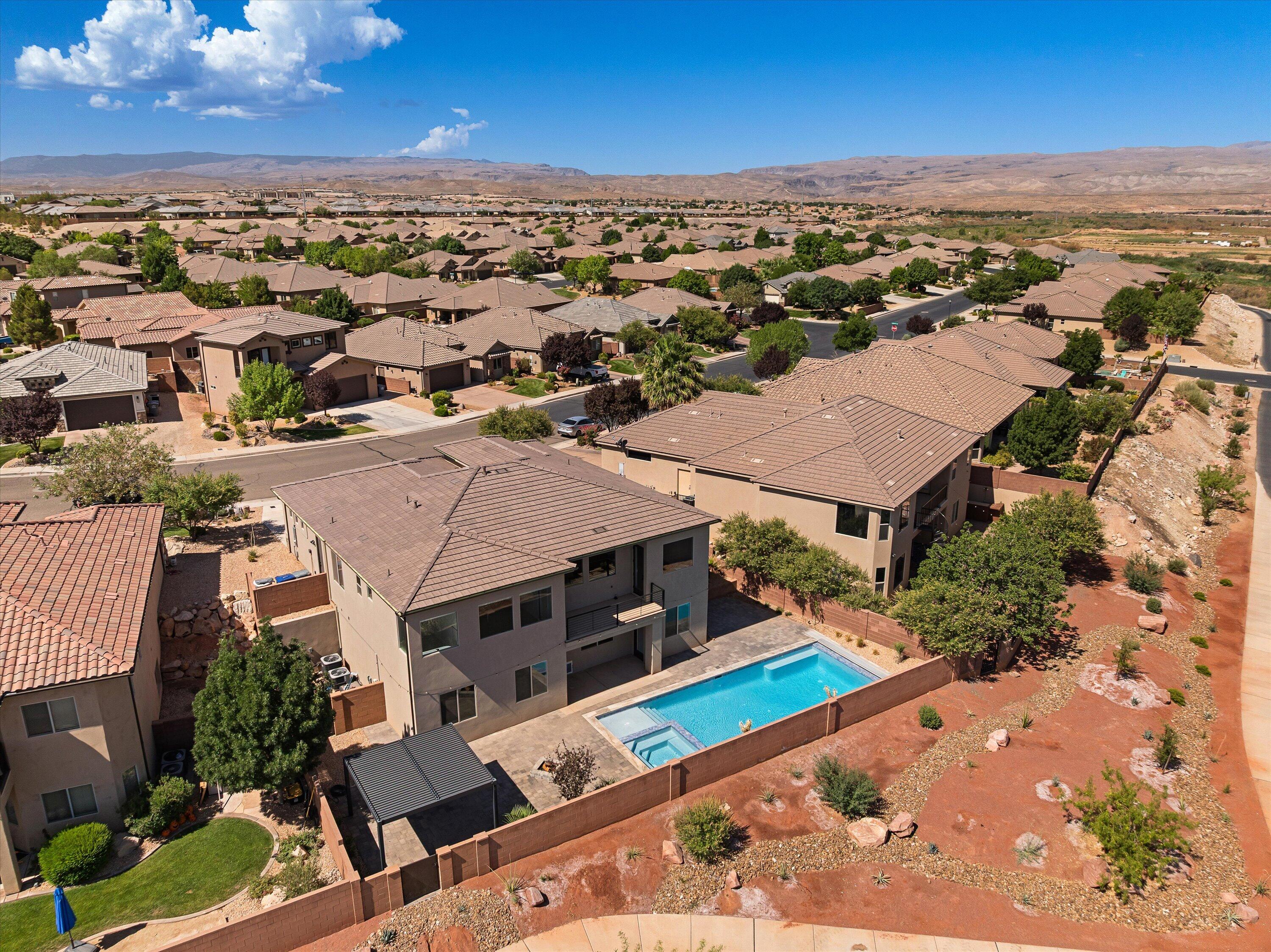 LAS COLINAS - Residential