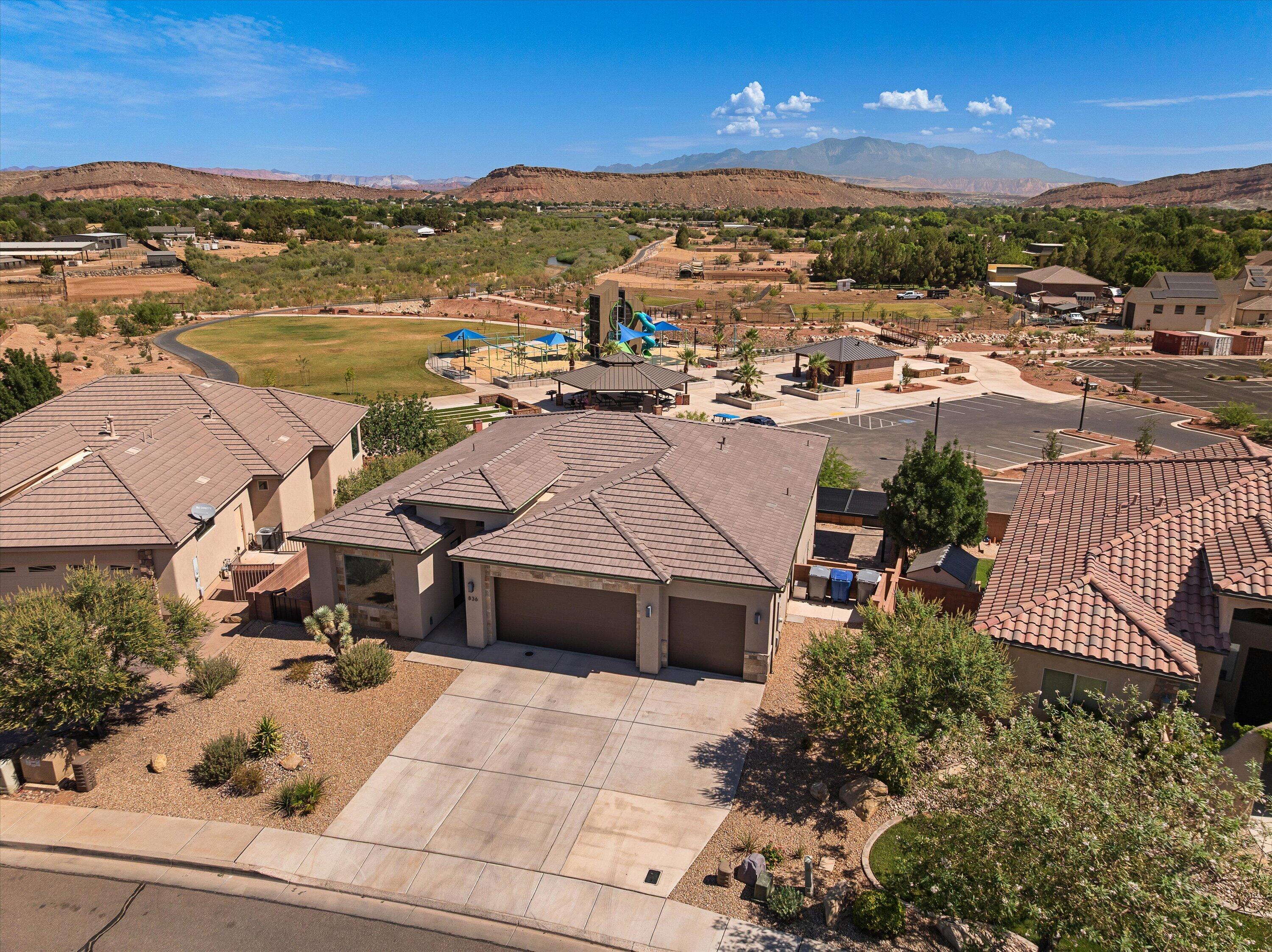LAS COLINAS - Residential