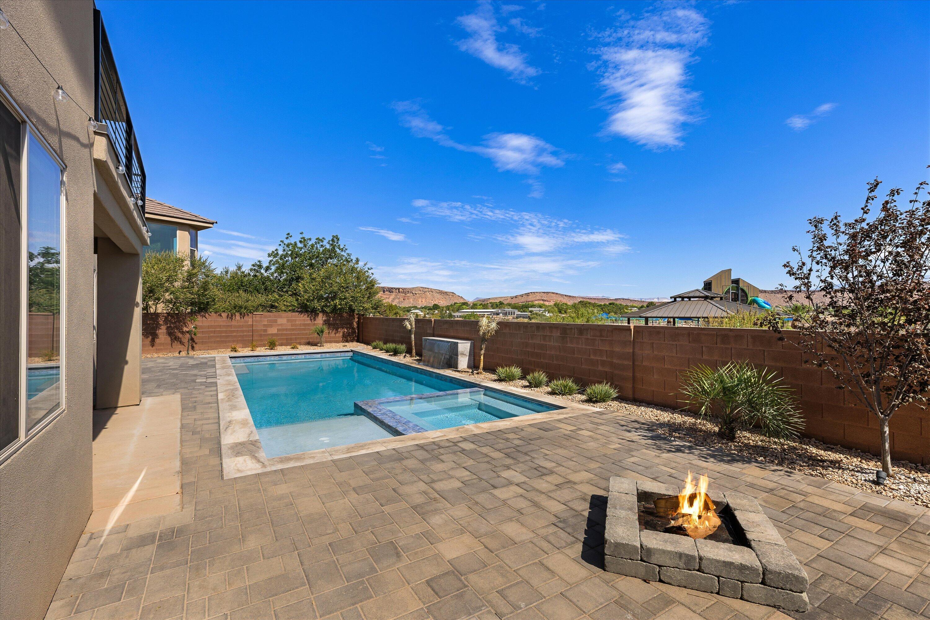 LAS COLINAS - Residential