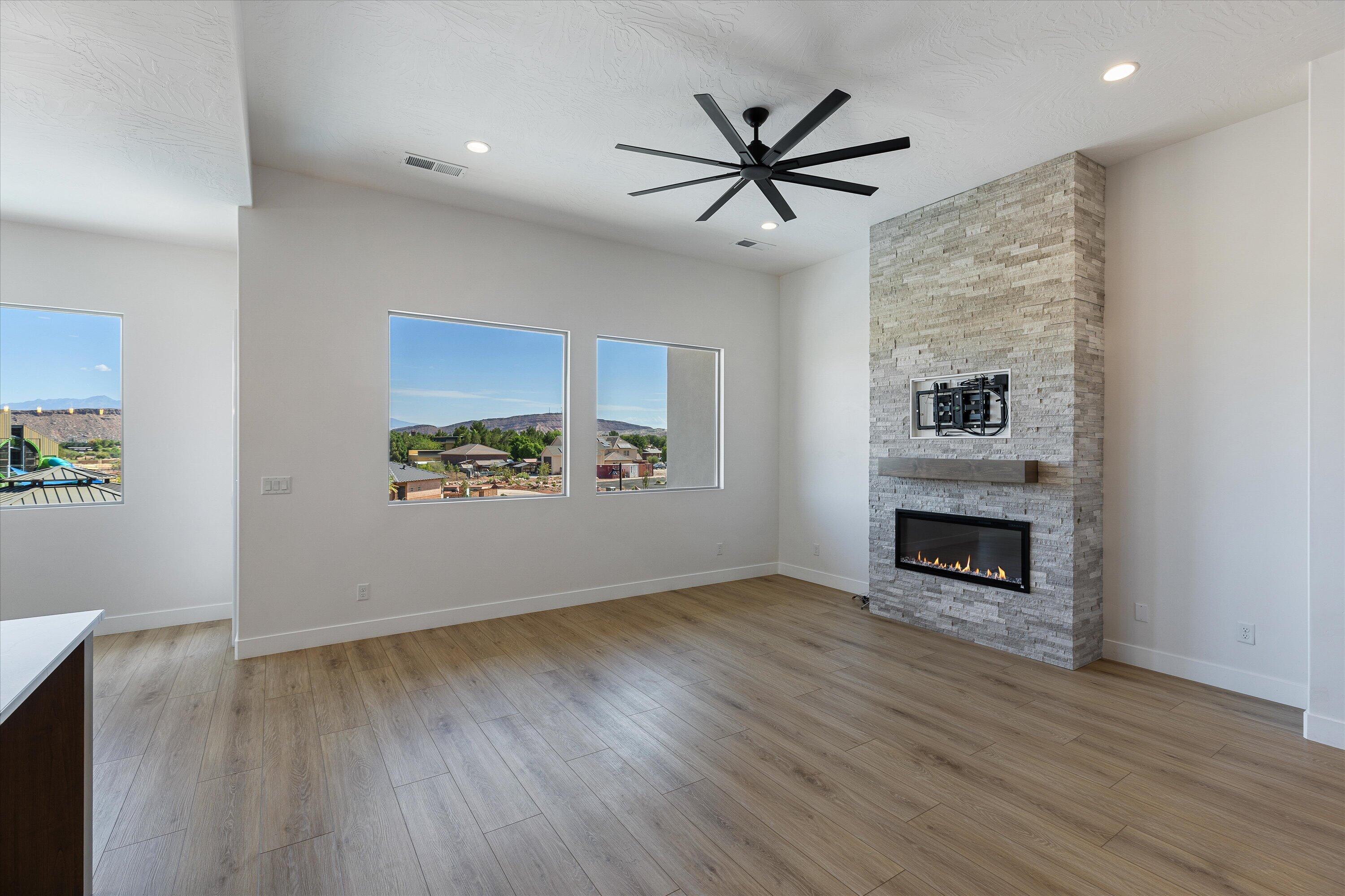 LAS COLINAS - Residential