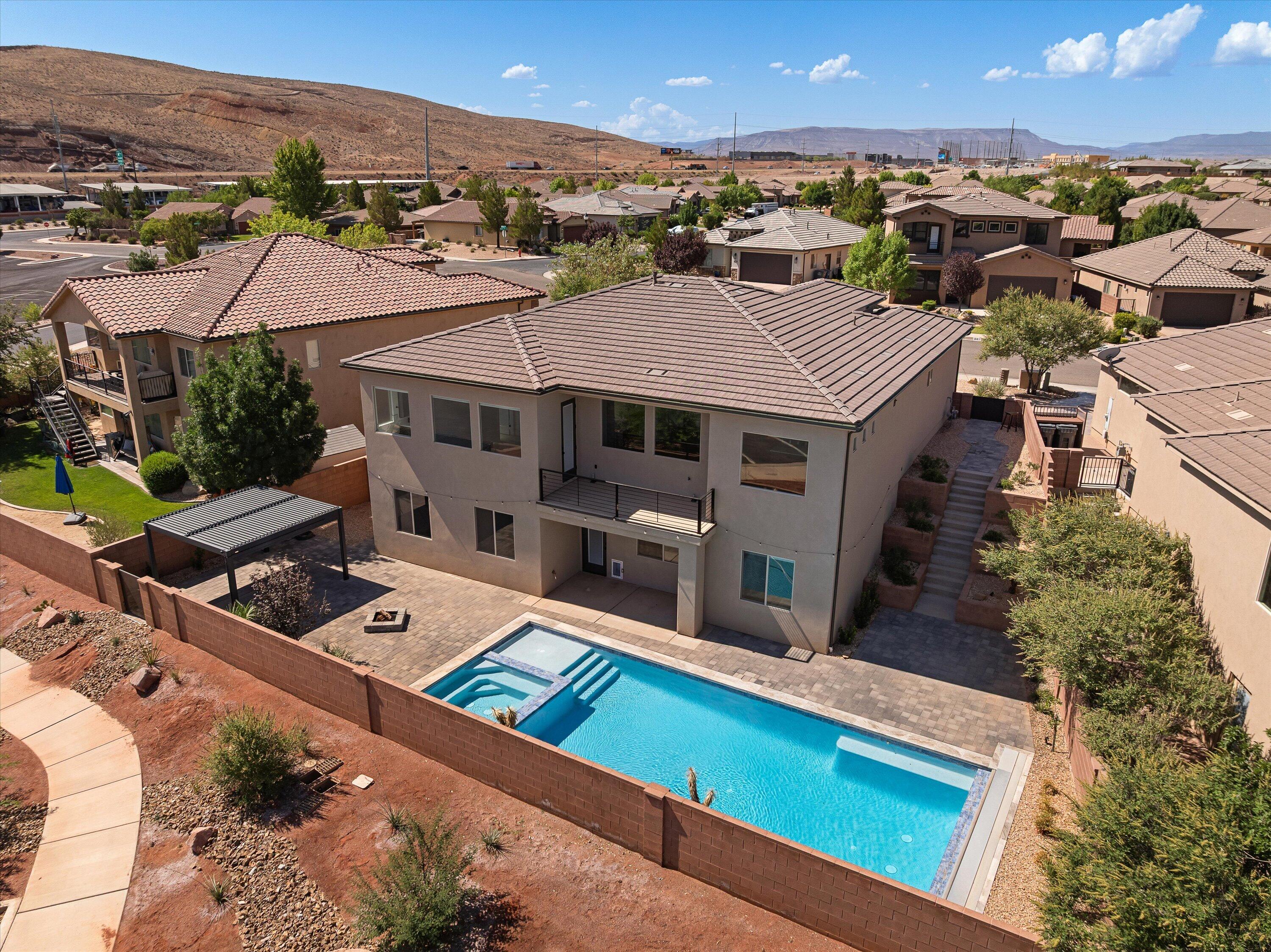 LAS COLINAS - Residential