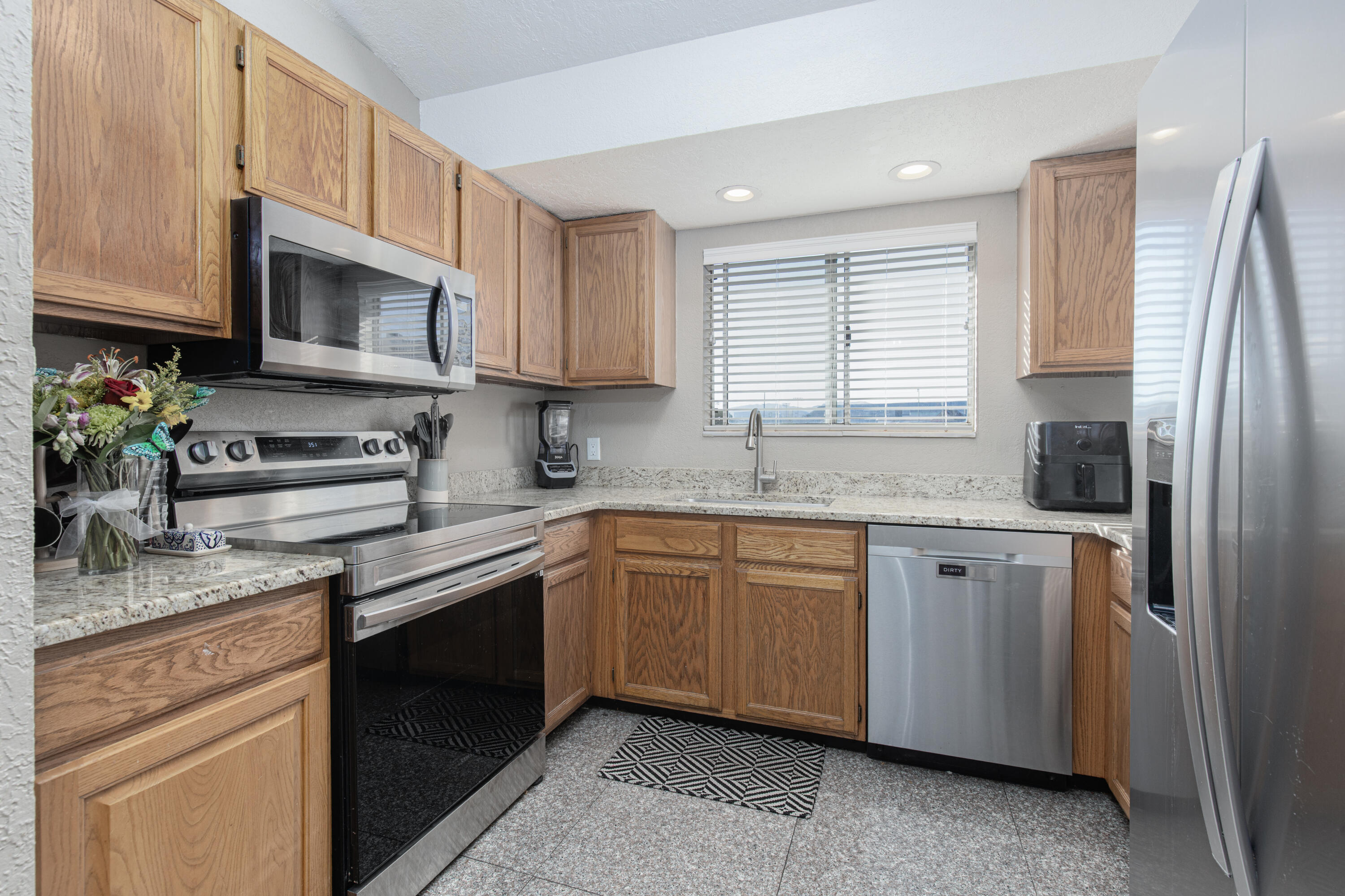 FLEETWOOD SQUARE CONDOS - Residential