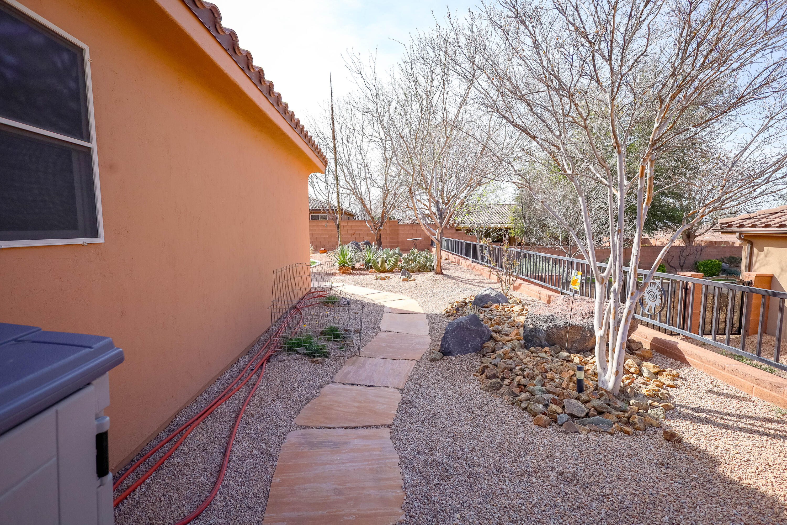 ROCK HAMPTON - Residential
