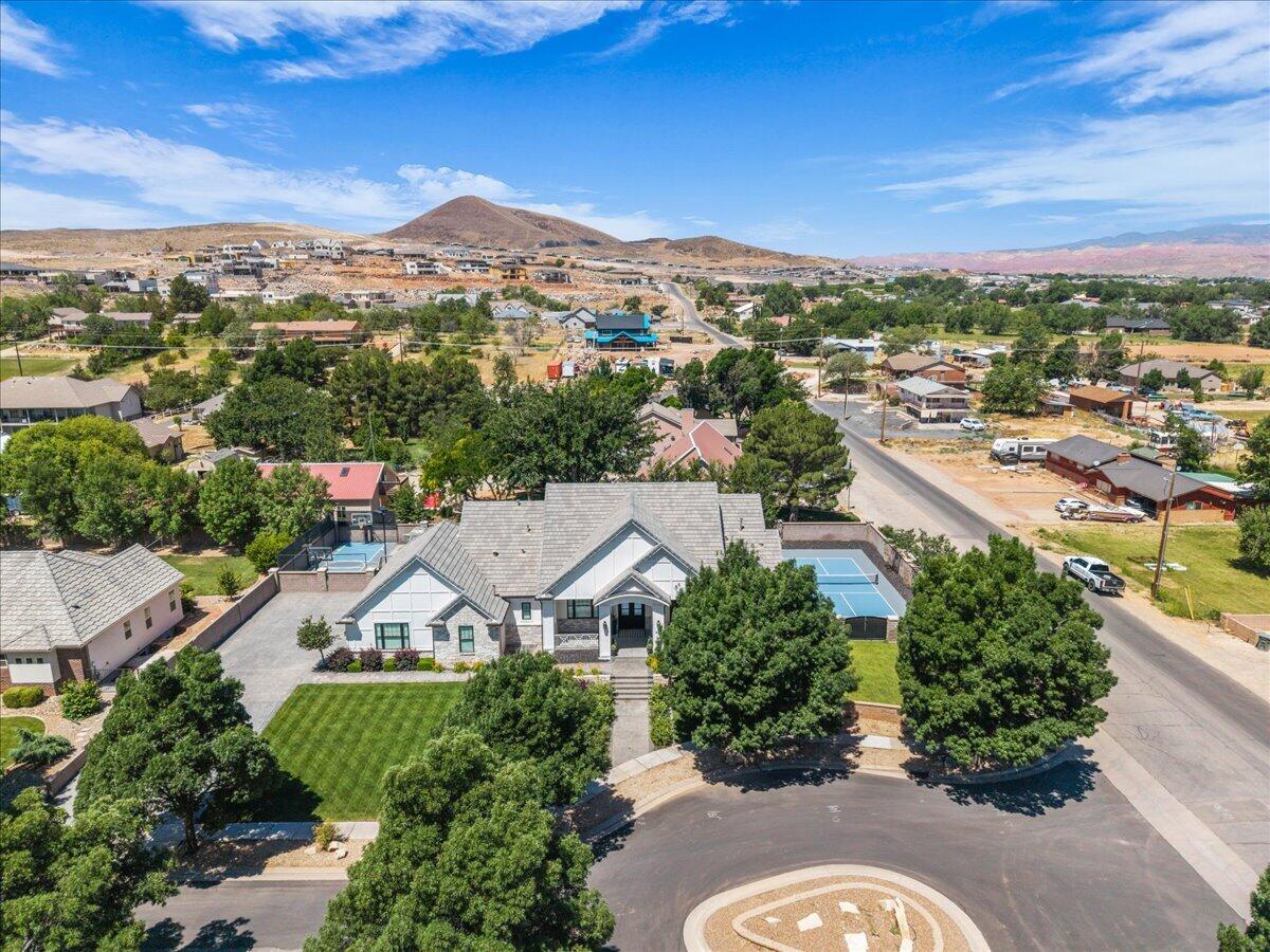 WINDSOR ESTATES - Residential