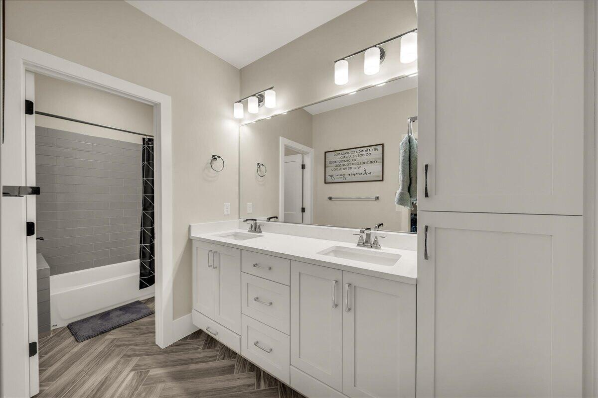WINDSOR ESTATES - Residential