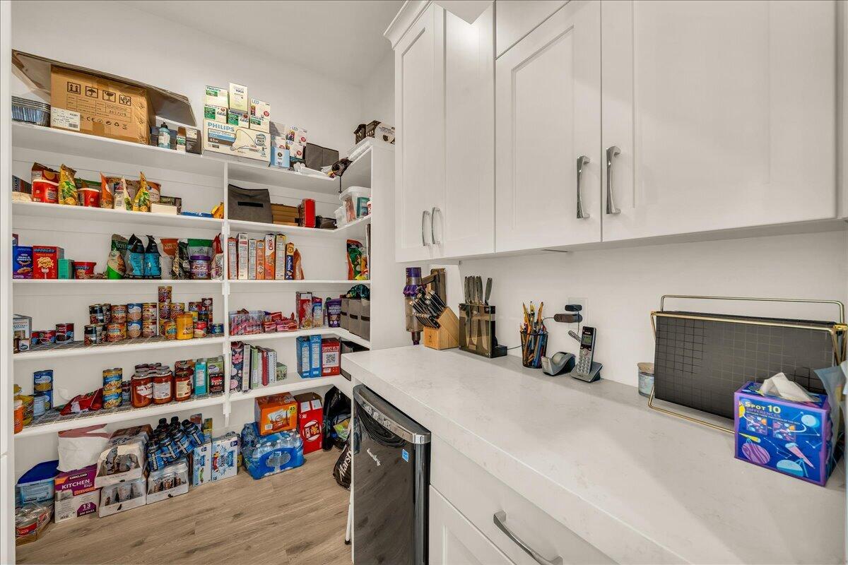 WINDSOR ESTATES - Residential