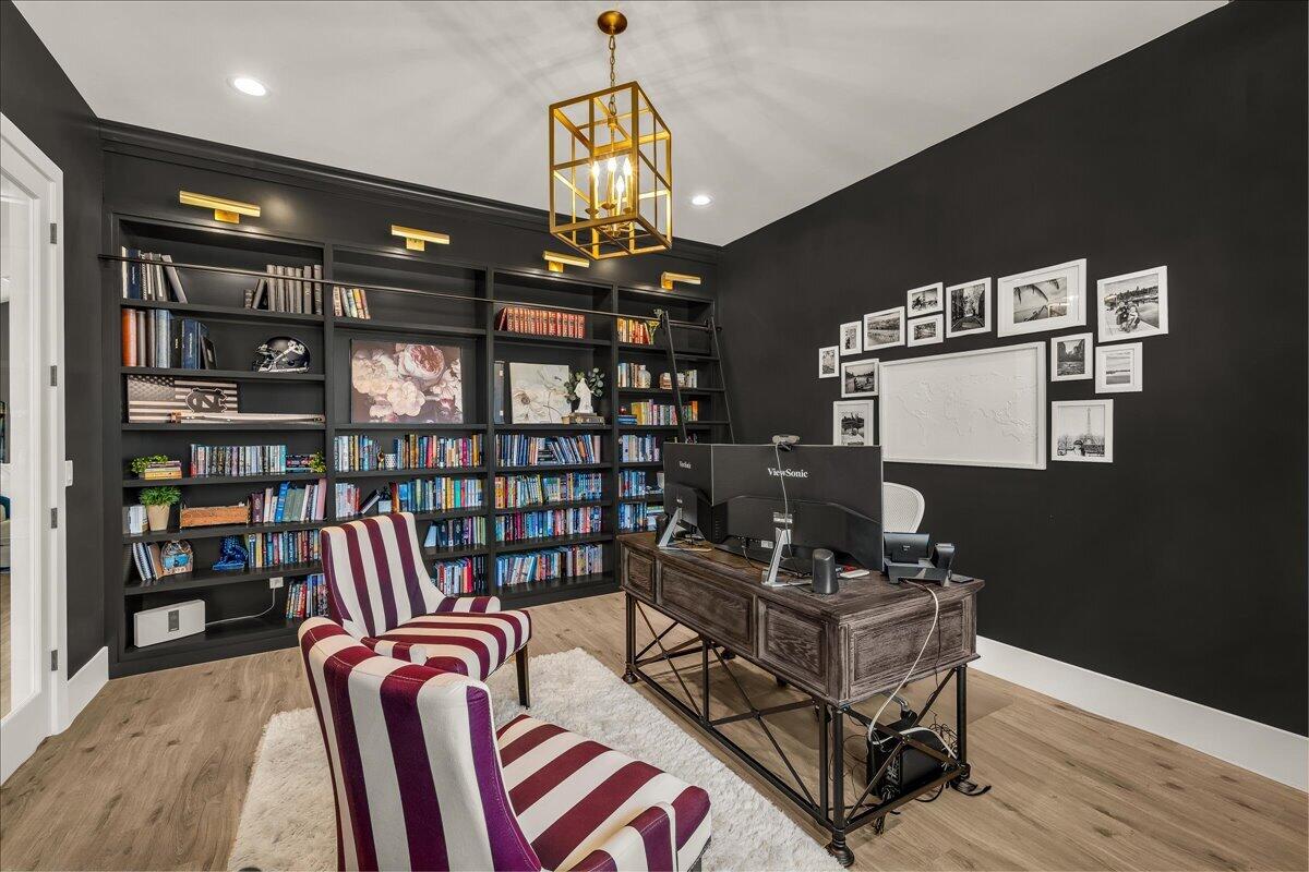 WINDSOR ESTATES - Residential