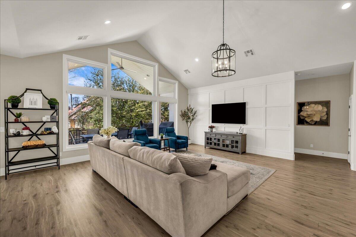 WINDSOR ESTATES - Residential