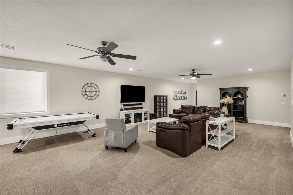WINDSOR ESTATES - Residential