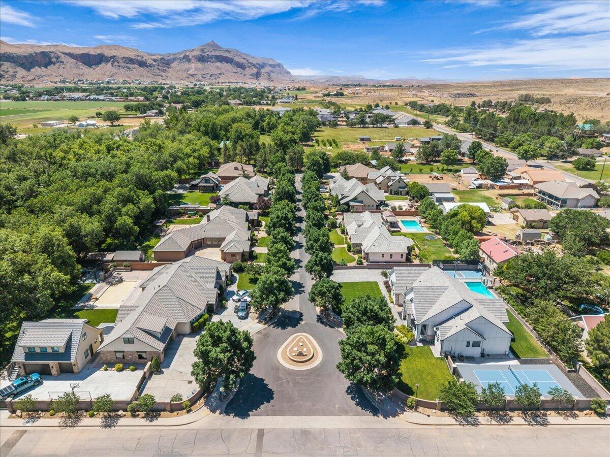 WINDSOR ESTATES - Residential