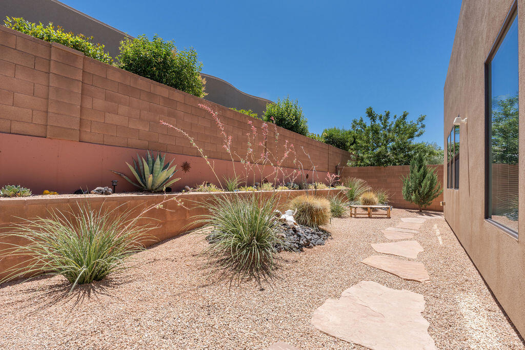 LEDGES OF SG WHITE ROCKS - Residential