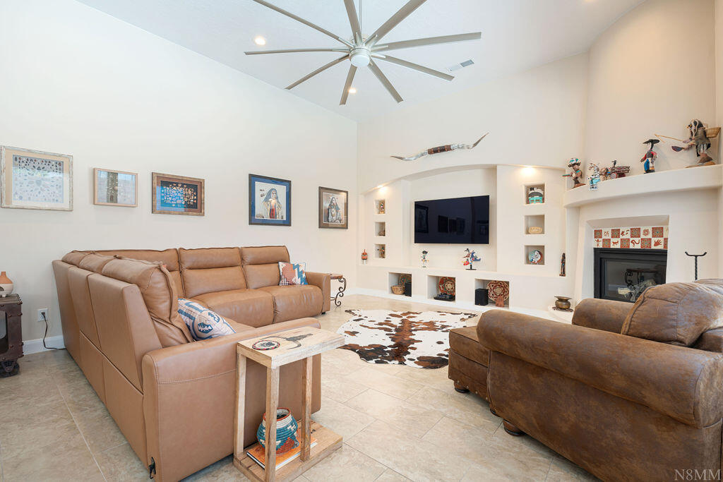 LEDGES OF SG WHITE ROCKS - Residential