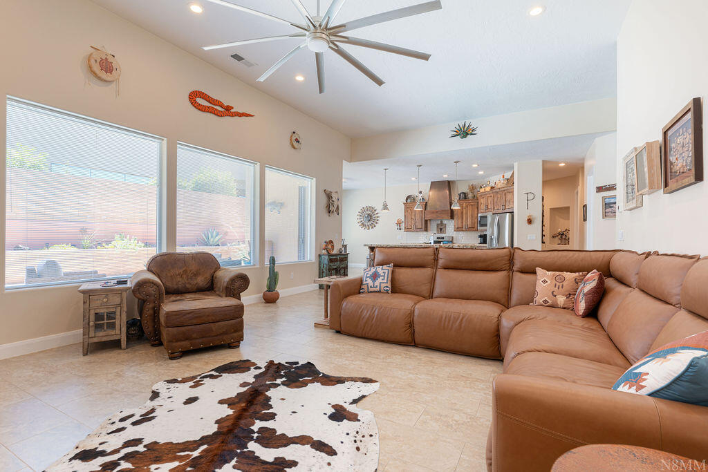 LEDGES OF SG WHITE ROCKS - Residential