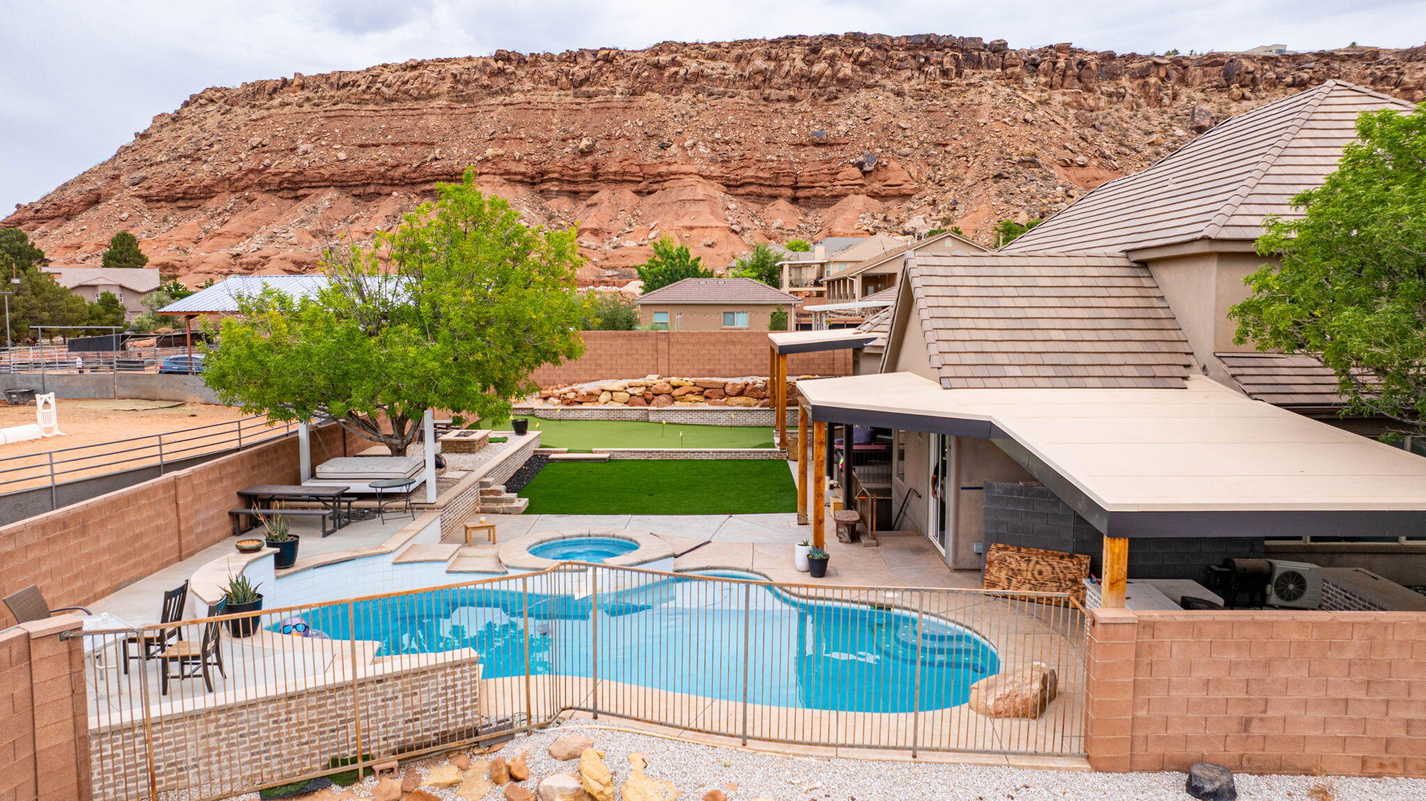 SAGE HOLLOW - Residential