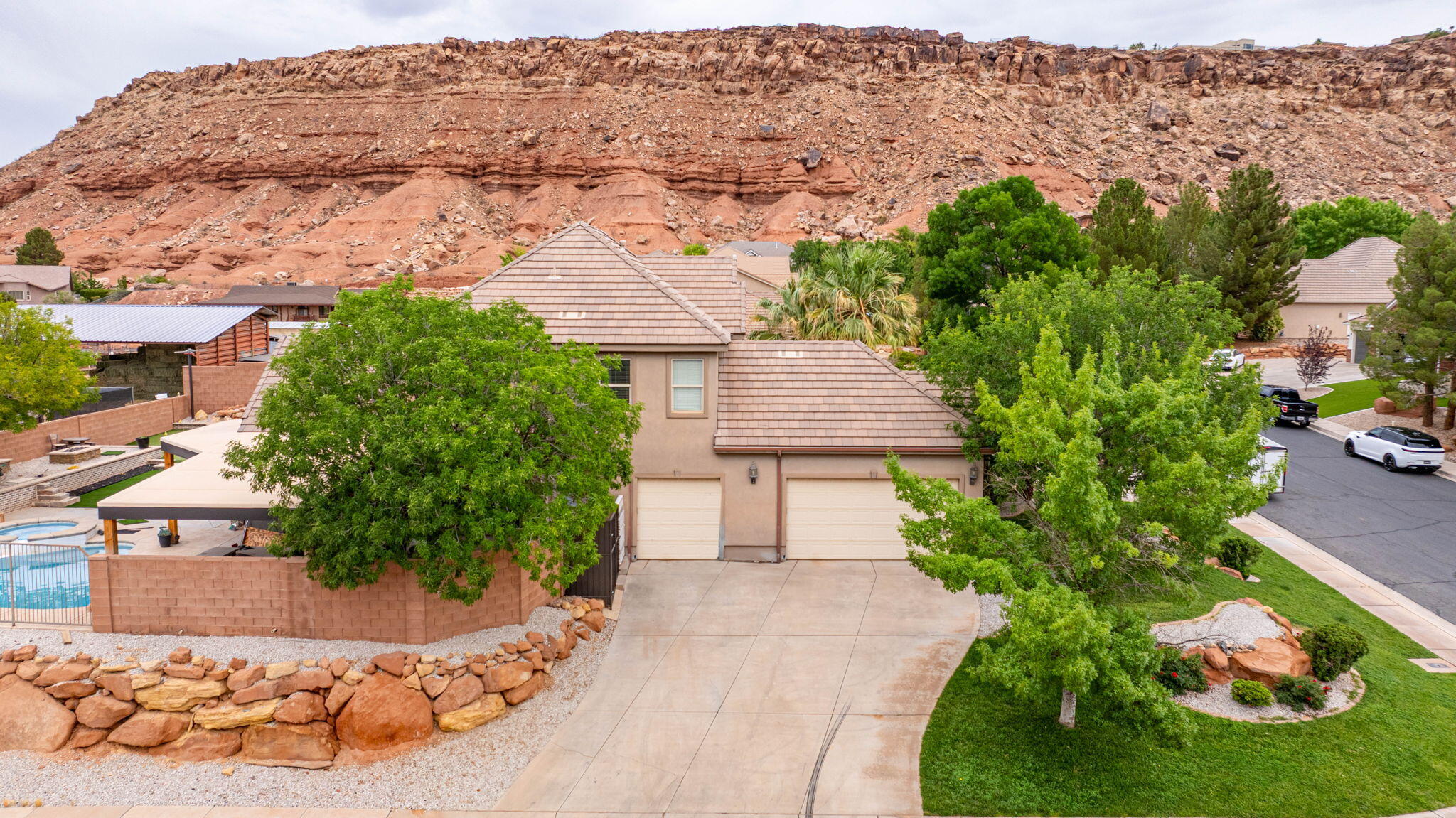 SAGE HOLLOW - Residential