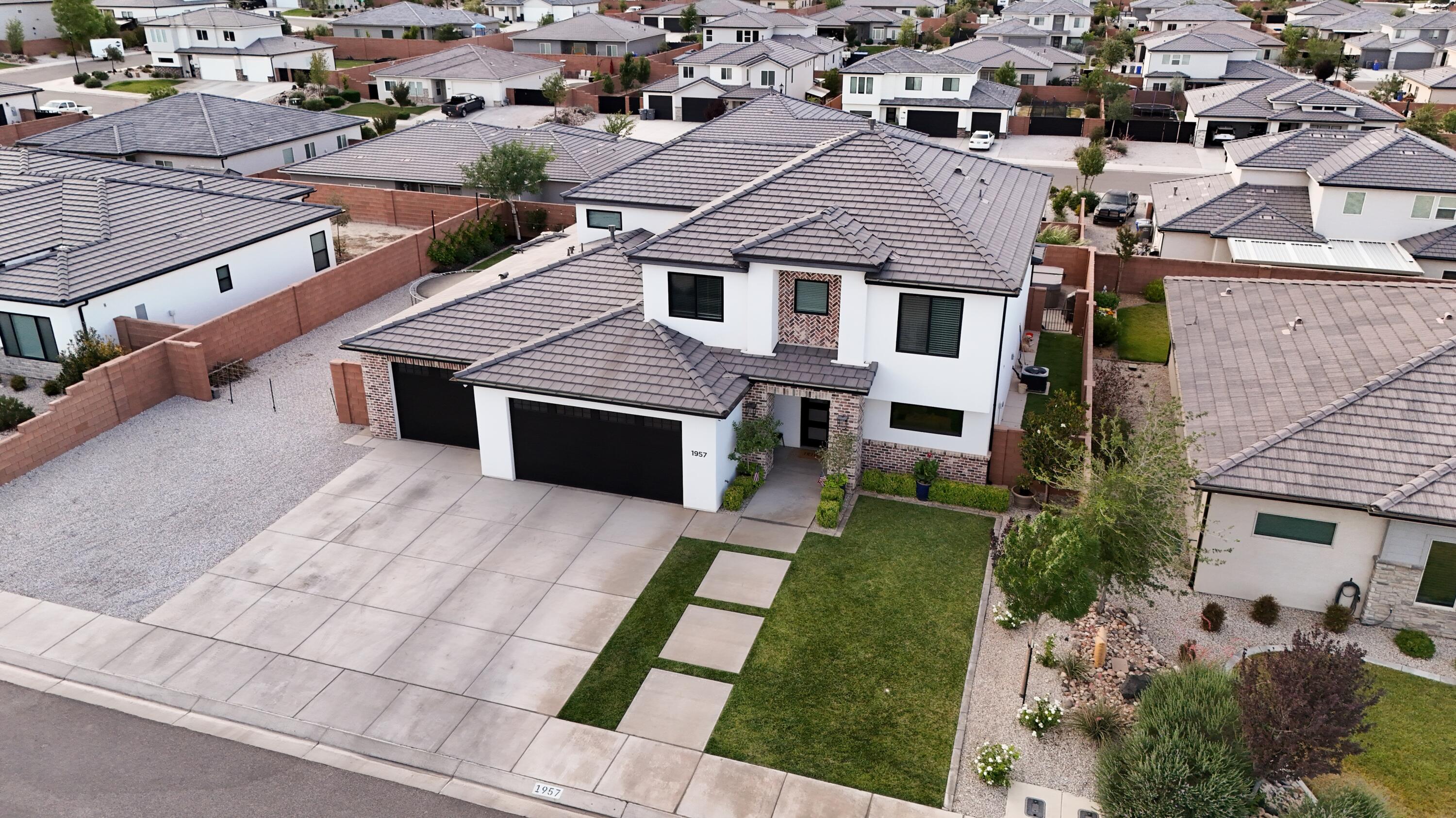 SAGE CANYON - Residential