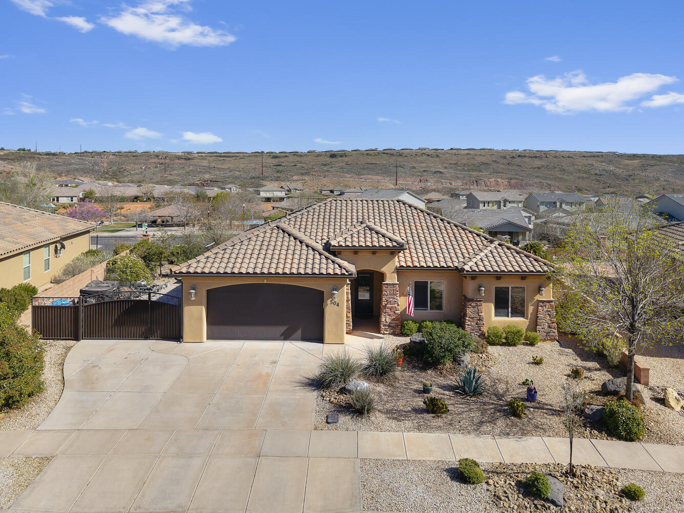 Exceptional value meets unbeatable location in sought-after Sienna Heights.  This home offer RV parking, no rear neighbors, and direct access to a nearby park--giving you both privacy and space to enjoy.

Conveniently located just off Washington Parkway, you're minutes from dining, shopping, and endless outdoor adventure.  Spend your weekends at Sand Hollow State Park just 15 minutes away, or explore the beauty of Zion National Park only 45 minutes from your doorstep.

Don't miss this opportunity--schedule your showing today and experience the lifestyle for yourself.