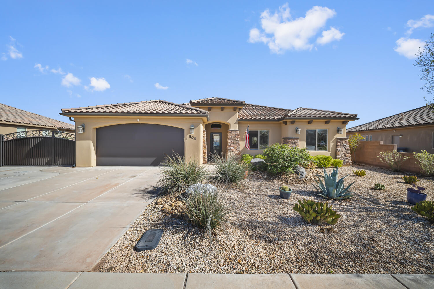 Exceptional value meets unbeatable location in sought-after Sienna Heights.  This home offer RV parking, no rear neighbors, and direct access to a nearby park--giving you both privacy and space to enjoy.

Conveniently located just off Washington Parkway, you're minutes from dining, shopping, and endless outdoor adventure.  Spend your weekends at Sand Hollow State Park just 15 minutes away, or explore the beauty of Zion National Park only 45 minutes from your doorstep.

Don't miss this opportunity--schedule your showing today and experience the lifestyle for yourself.