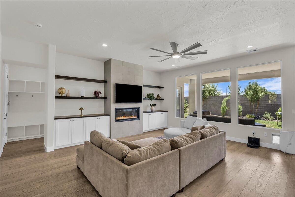 FRANKLIN FIELDS - Residential
