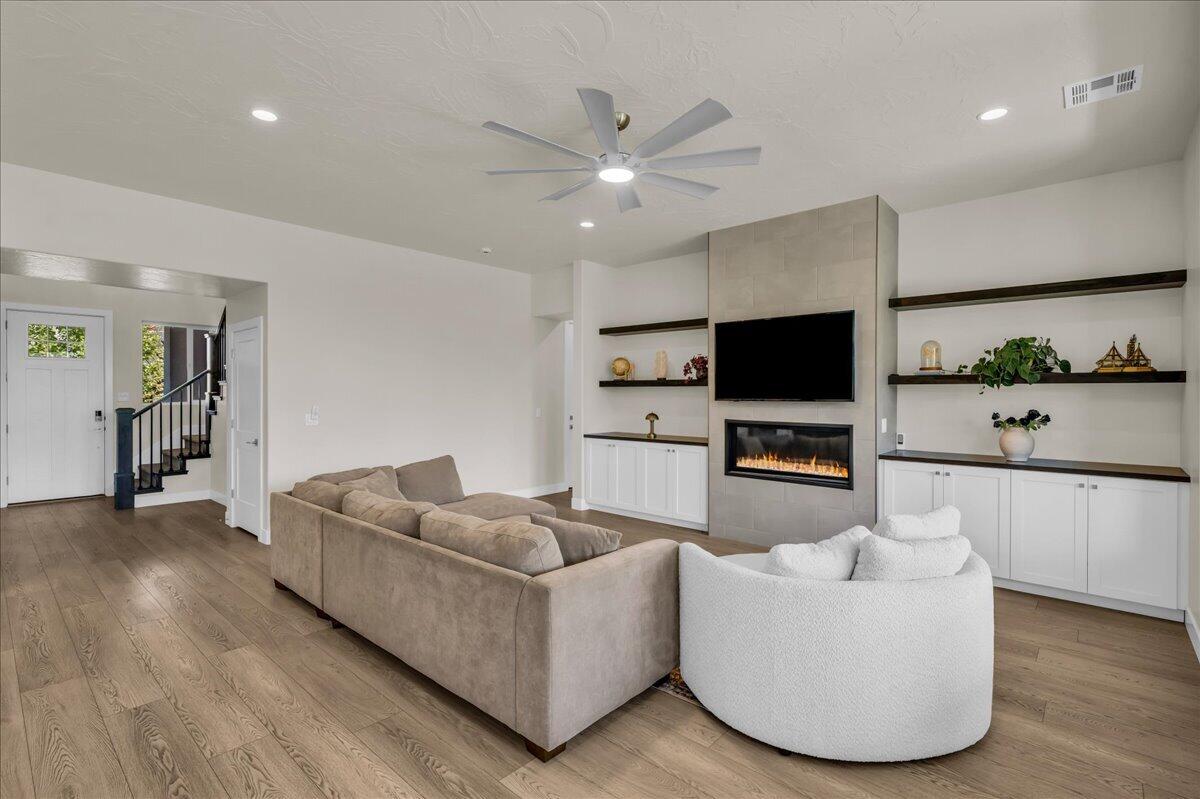 FRANKLIN FIELDS - Residential